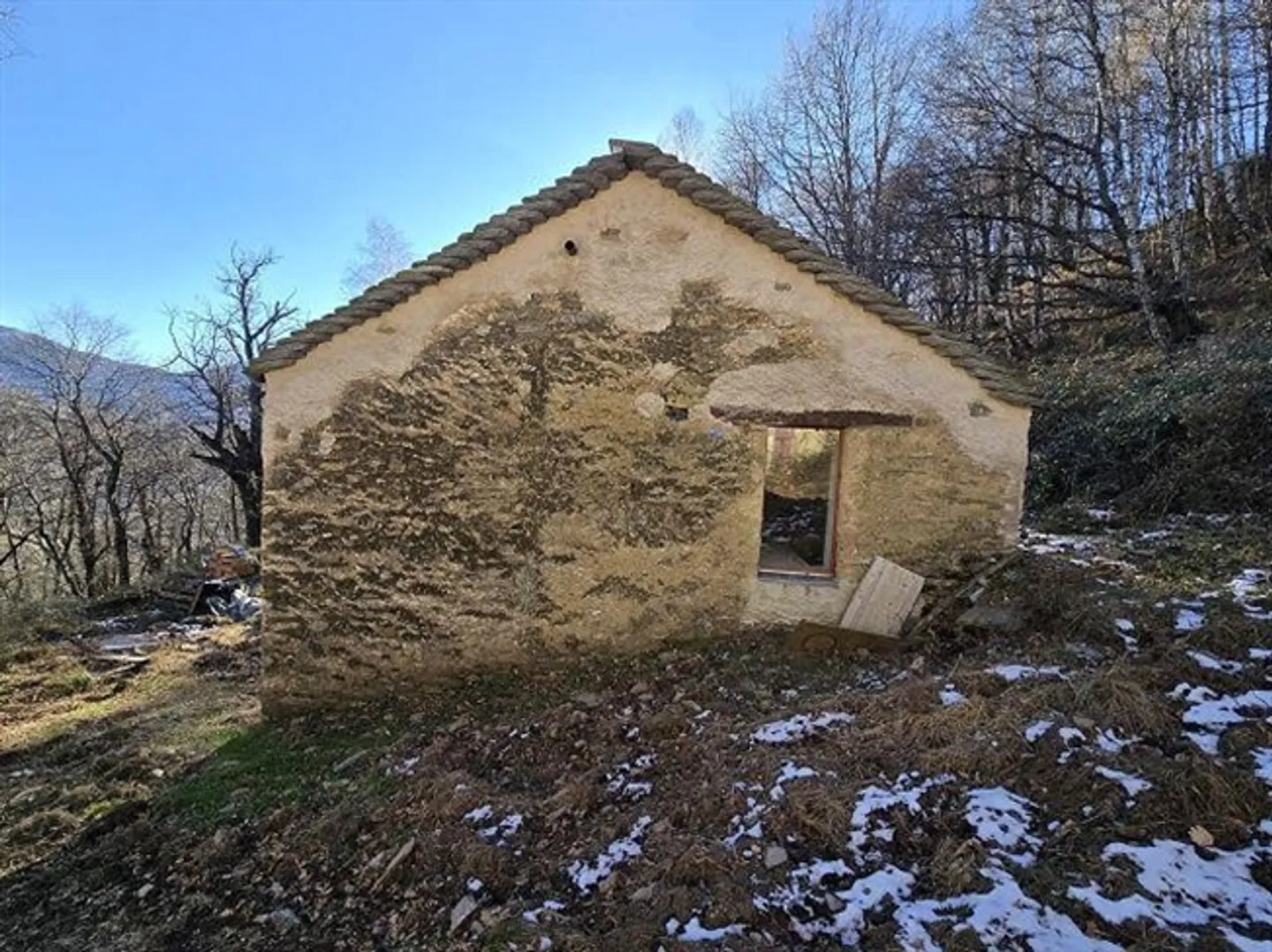 4-room rustic house to finish building with 5 ha of land - Photo 18 of 20