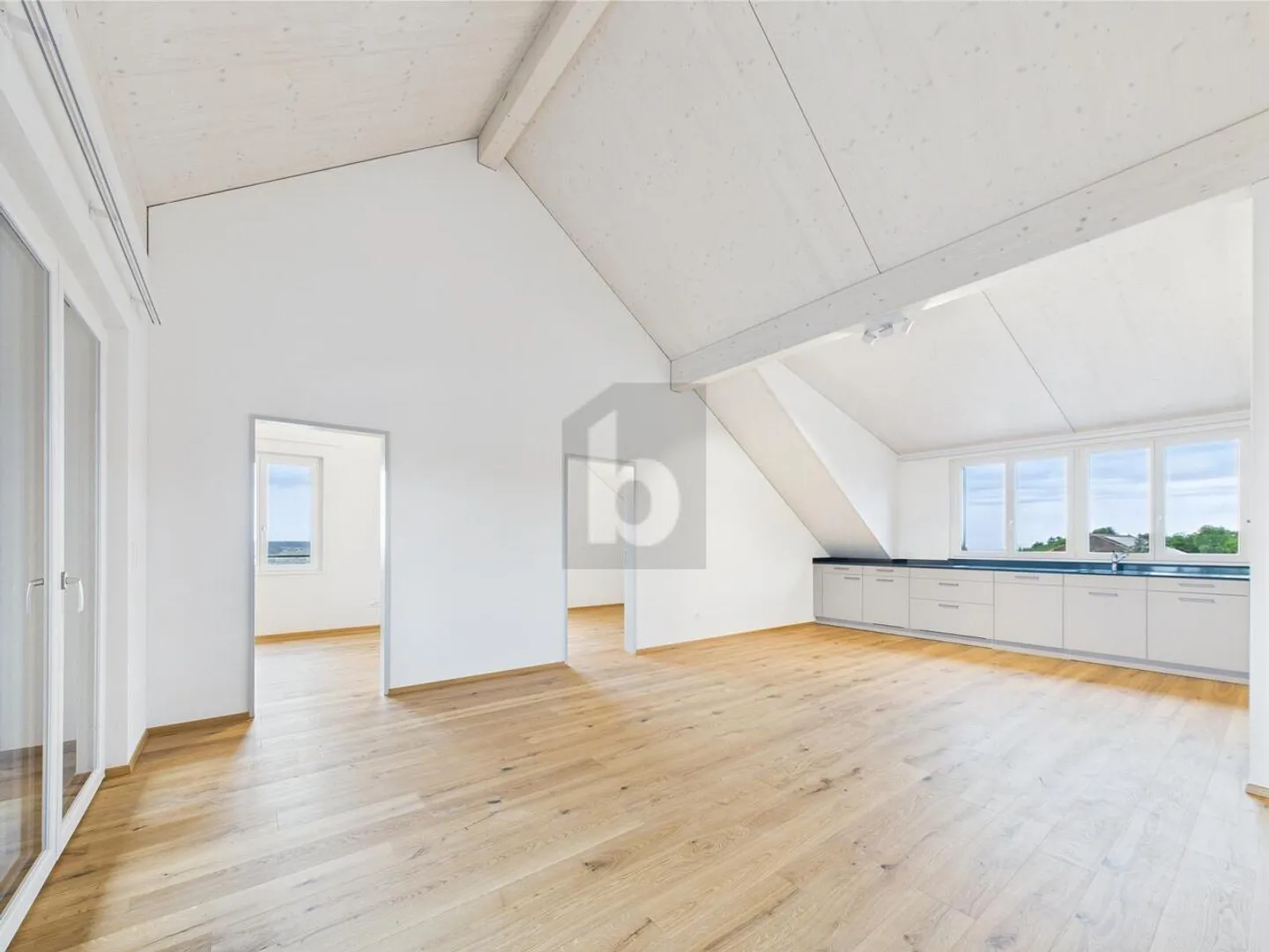 WOHLFÜHLATMOSPHÄRE IM RUHIGEN FAMILIENQUARTIER - Foto 2 von 6