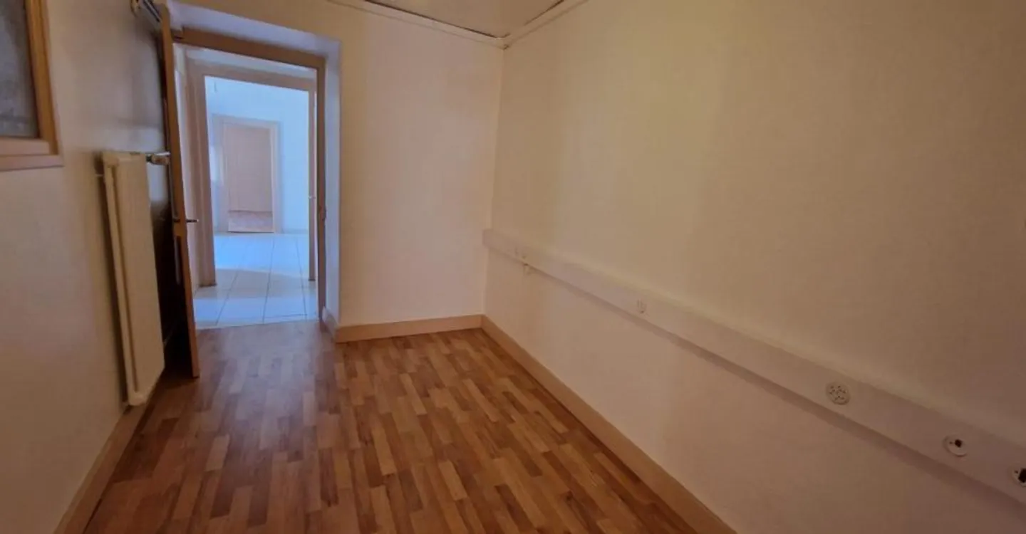 Charming 5.5-room apartment in the heart of the old town of Delémont - Photo 14 of 18