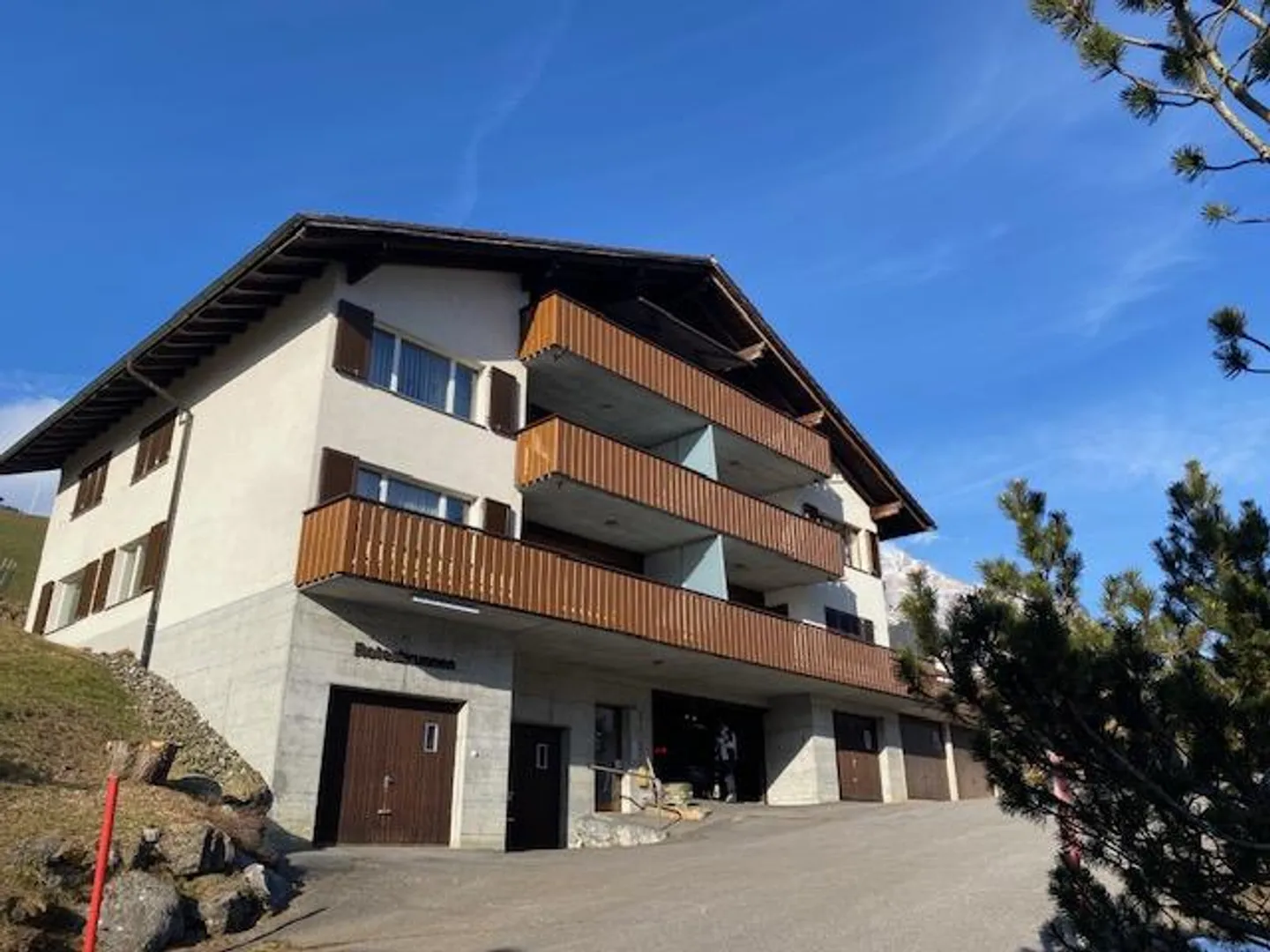 Moderne, nouvellement rénové et très ensoleillé appartement de 3,5 pièces - Photo 1 sur 5