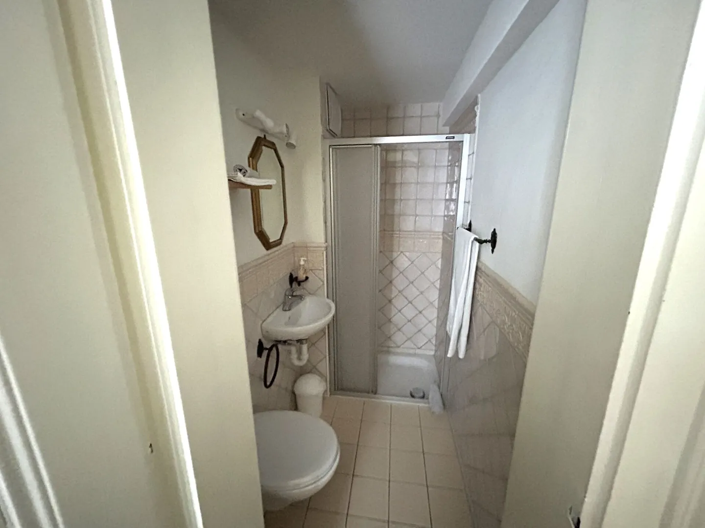 Charmantes Backsteinhaus mit etabliertem B&B im Herzen des Gundeli-Quartiers - Photo 8 sur 10