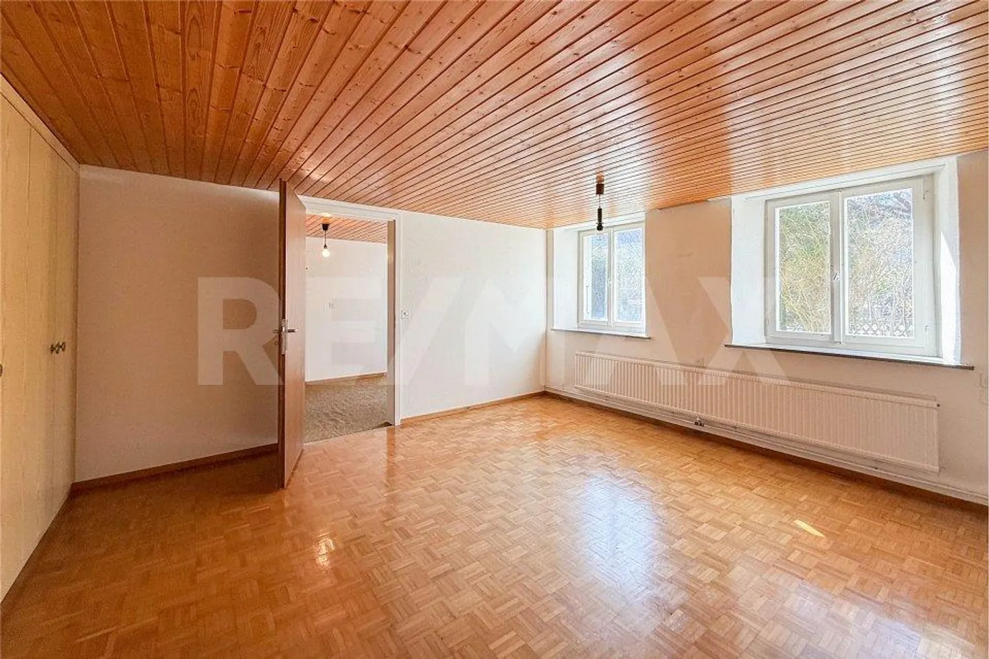 Your project in the village center of Zeiningen: Corner house with great potential - Photo 3 of 12