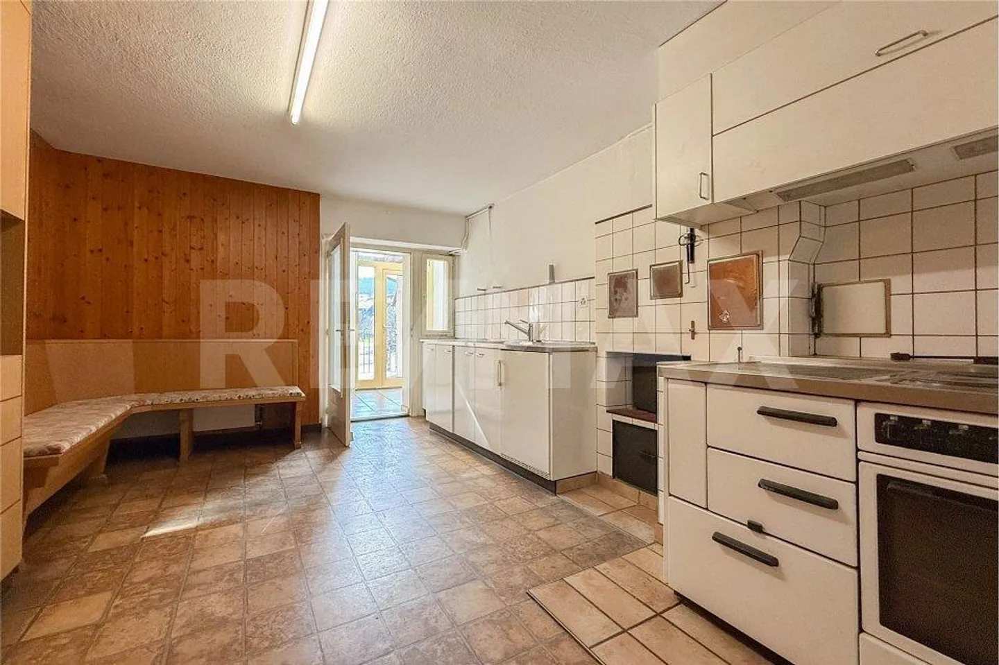 Your project in the village center of Zeiningen: Corner house with great potential - Photo 5 of 12