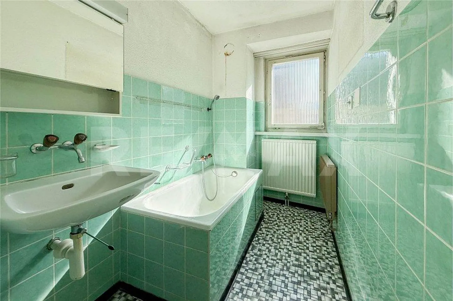 Your project in the village center of Zeiningen: Corner house with great potential - Photo 6 of 12