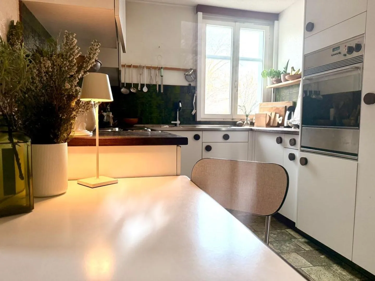 Charmante maison individuelle ou maison multifamiliale avec potentiel dans un grand jardin - Photo 7 sur 18