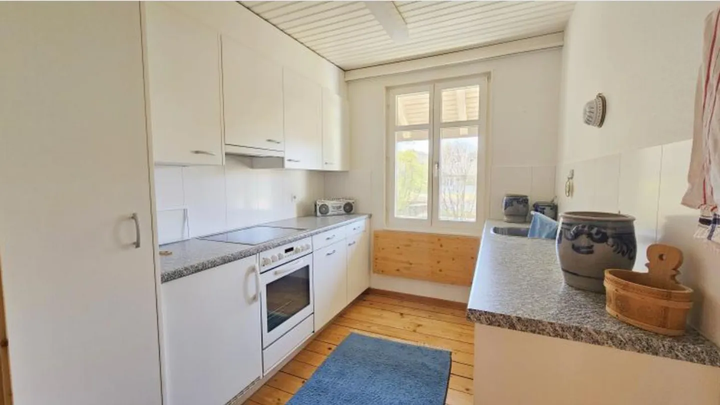 Charmante maison individuelle ou maison multifamiliale avec potentiel dans un grand jardin - Photo 14 sur 18