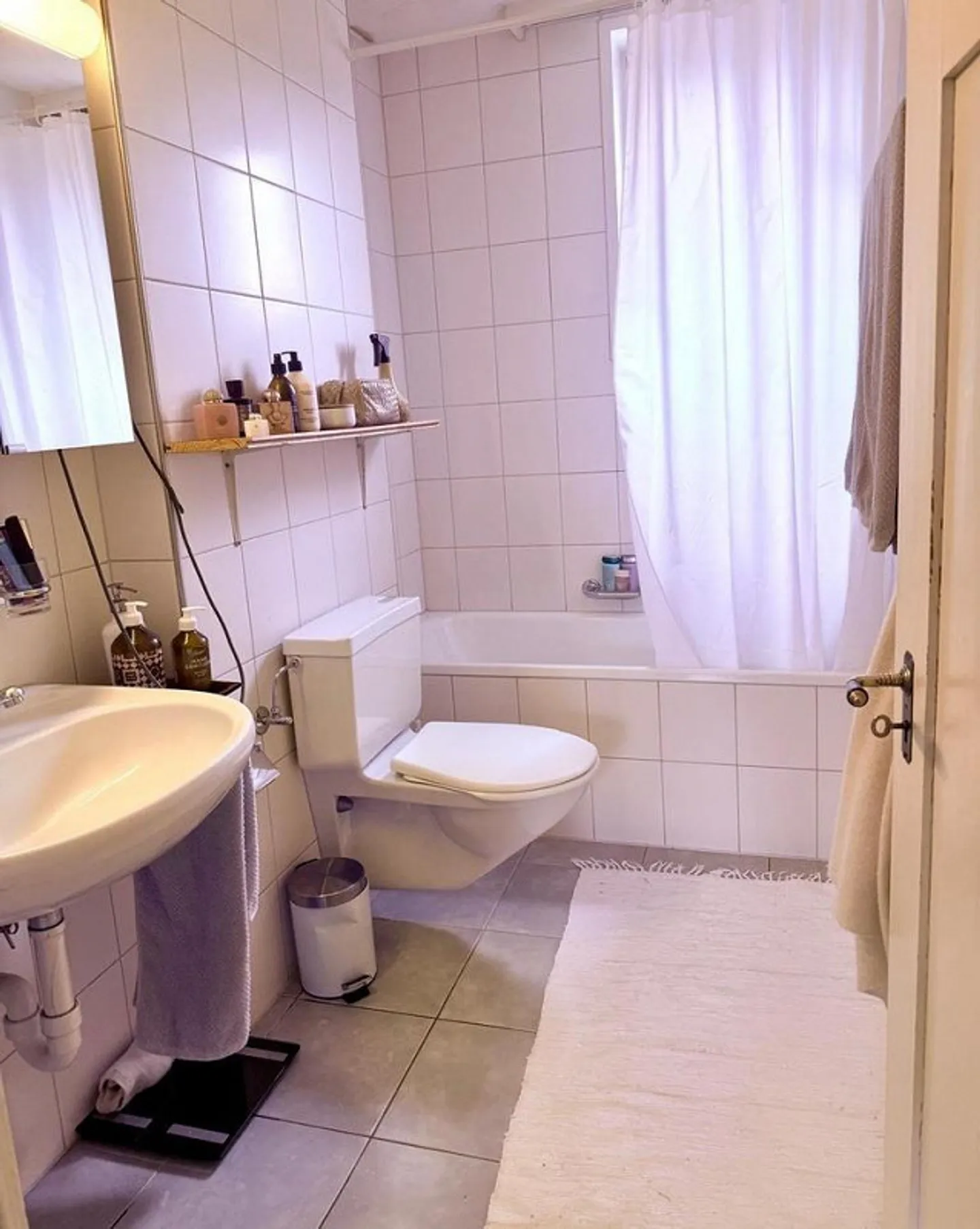 Charmante maison individuelle ou maison multifamiliale avec potentiel dans un grand jardin - Photo 10 sur 18