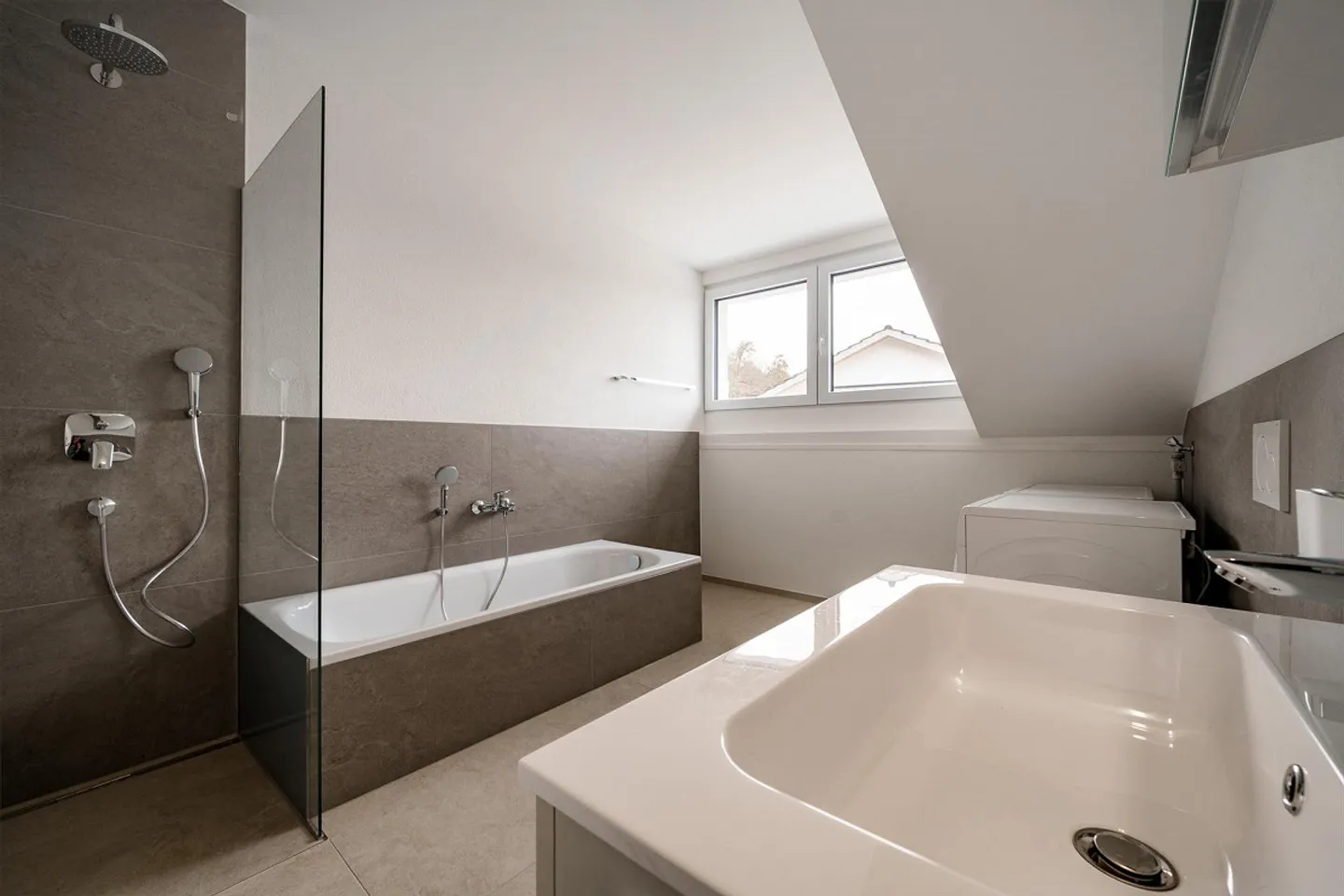 4.5 Zimmer Attika Neubauwohnung! Modern, zentral und im Grünen! - Foto 4 von 9