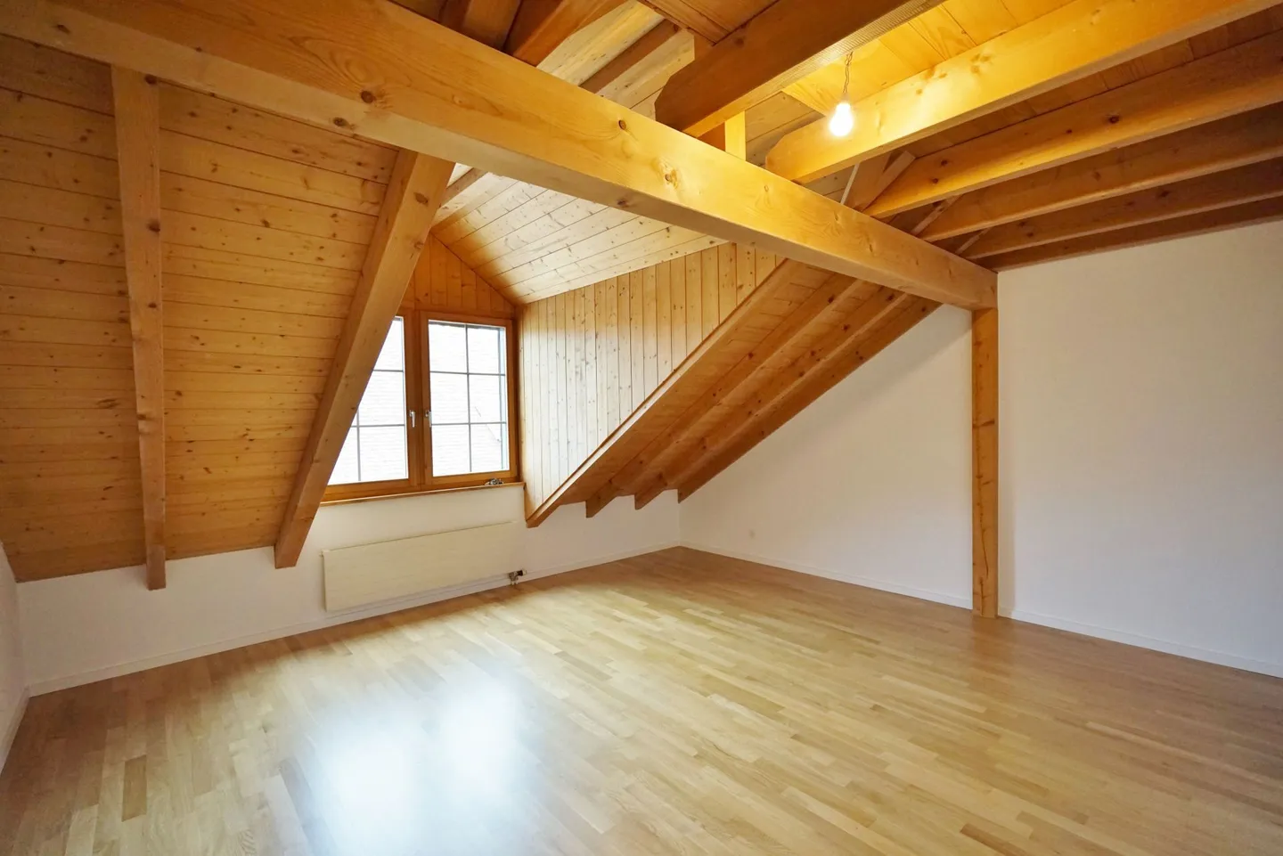 Charmante Dachgeschosswohnung mit Garten - Foto 4 von 8