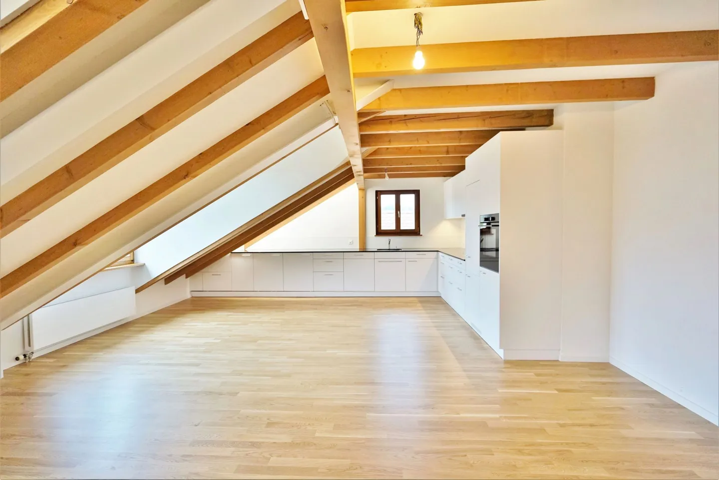 Charmante Dachgeschosswohnung mit Garten - Foto 1 von 8