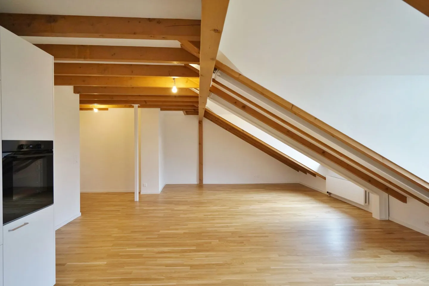 Charmante Dachgeschosswohnung mit Garten - Foto 2 von 8