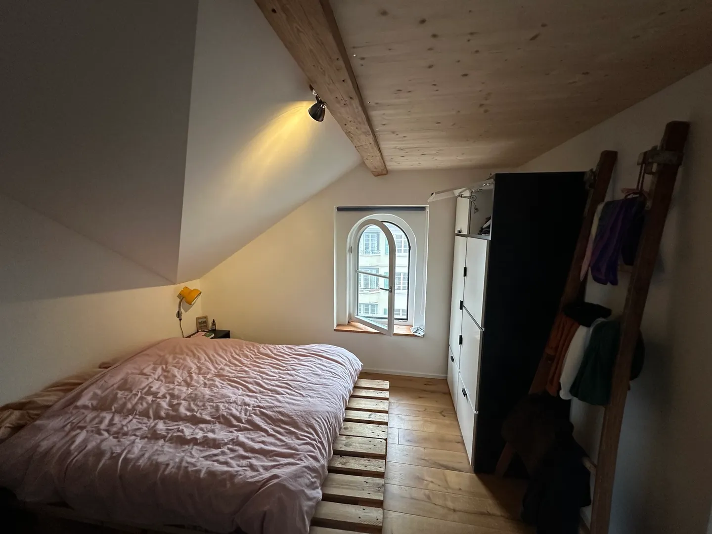 APPARTEMENT SOUS LES TOITS 3½ PIÈCES À BERN - BREITENRAIN, MEUBLÉ, TEMPORAIRE - Photo 2 sur 8