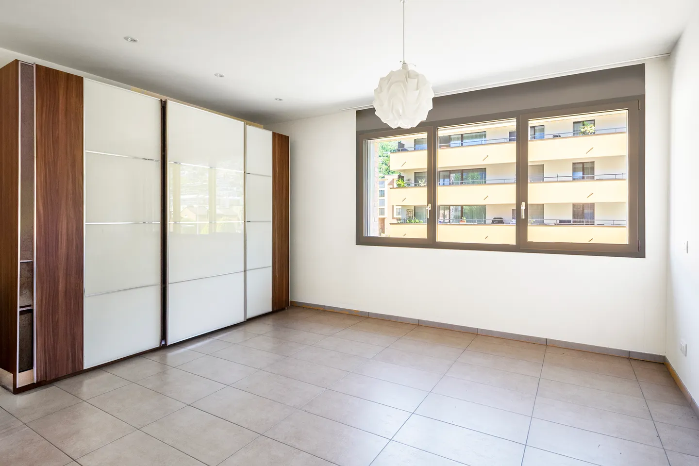 Beautiful apartment with terrace and lake view - Photo 9 of 12