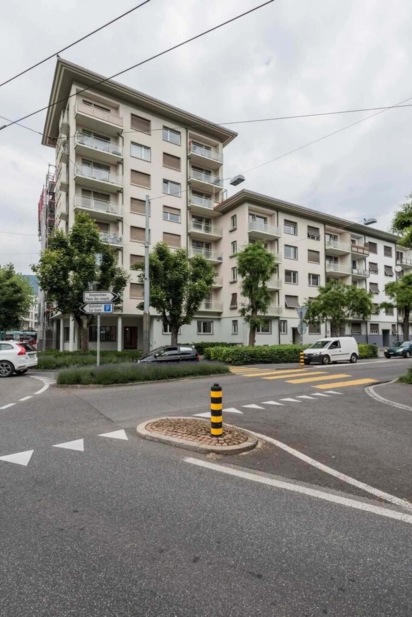 Modern living between lake & city - Photo 1 of 1