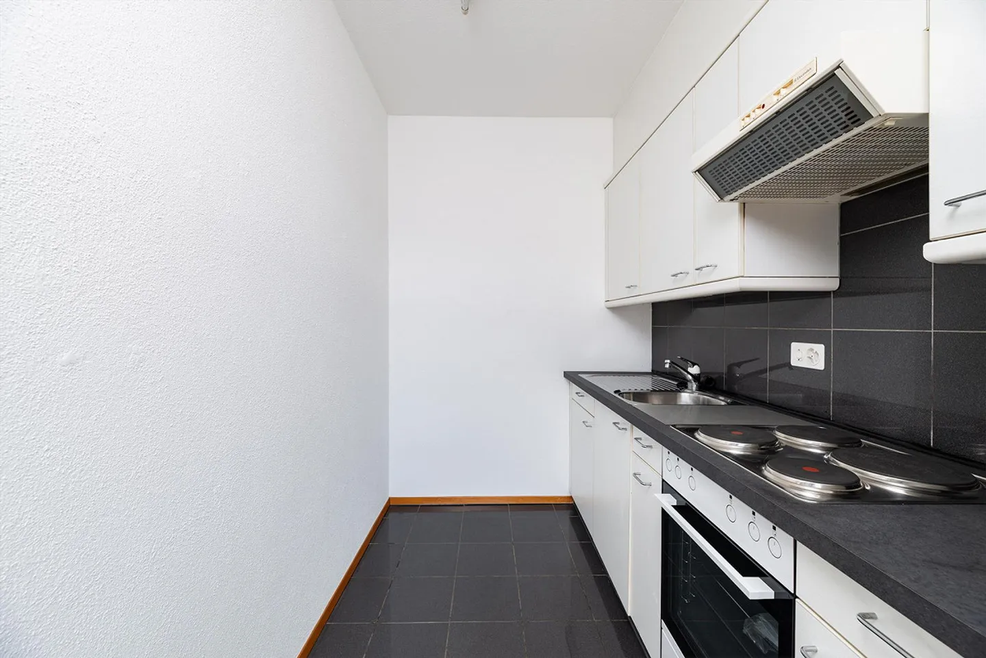 Apartment for rent - Photo 3 of 9