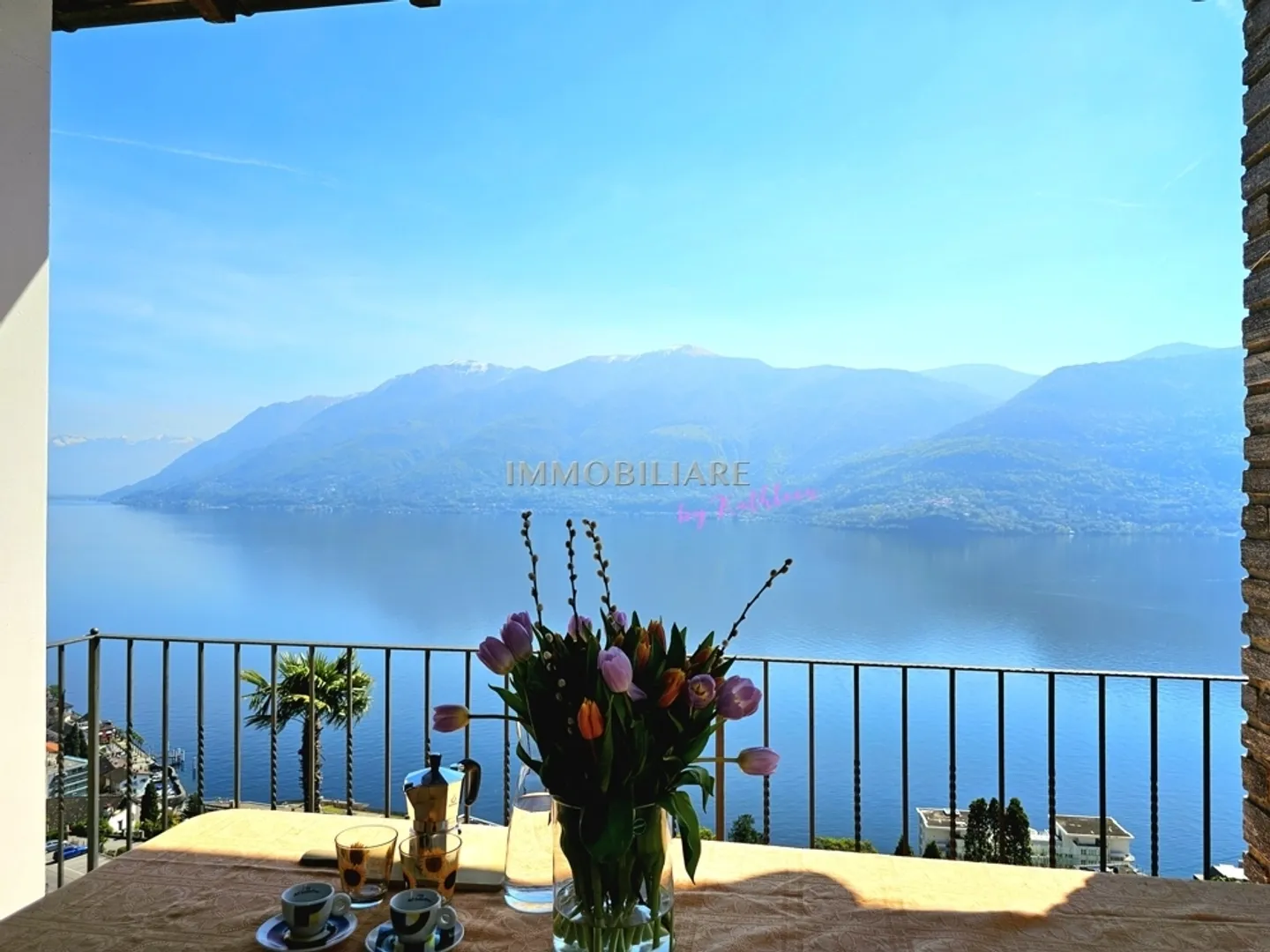 Holiday home with fantastic unobstructed lake view, garden + garage - Photo 3 of 12