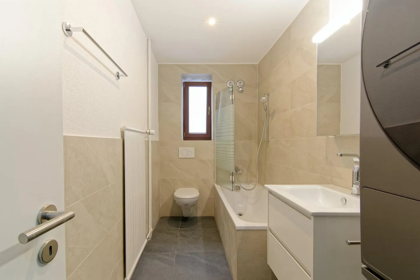 Prima locazione dopo ristrutturazione completa appartamento 2.5 locali in posizione centrale - Foto 1 di 8