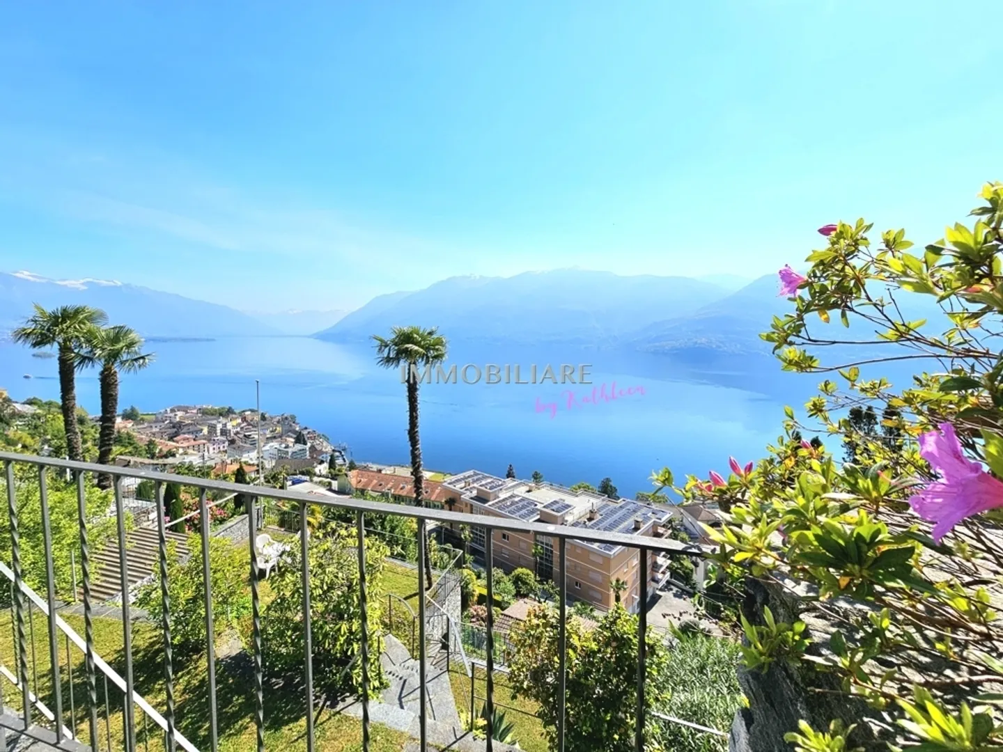 Holiday home with fantastic unobstructed lake view, garden + garage - Photo 5 of 12