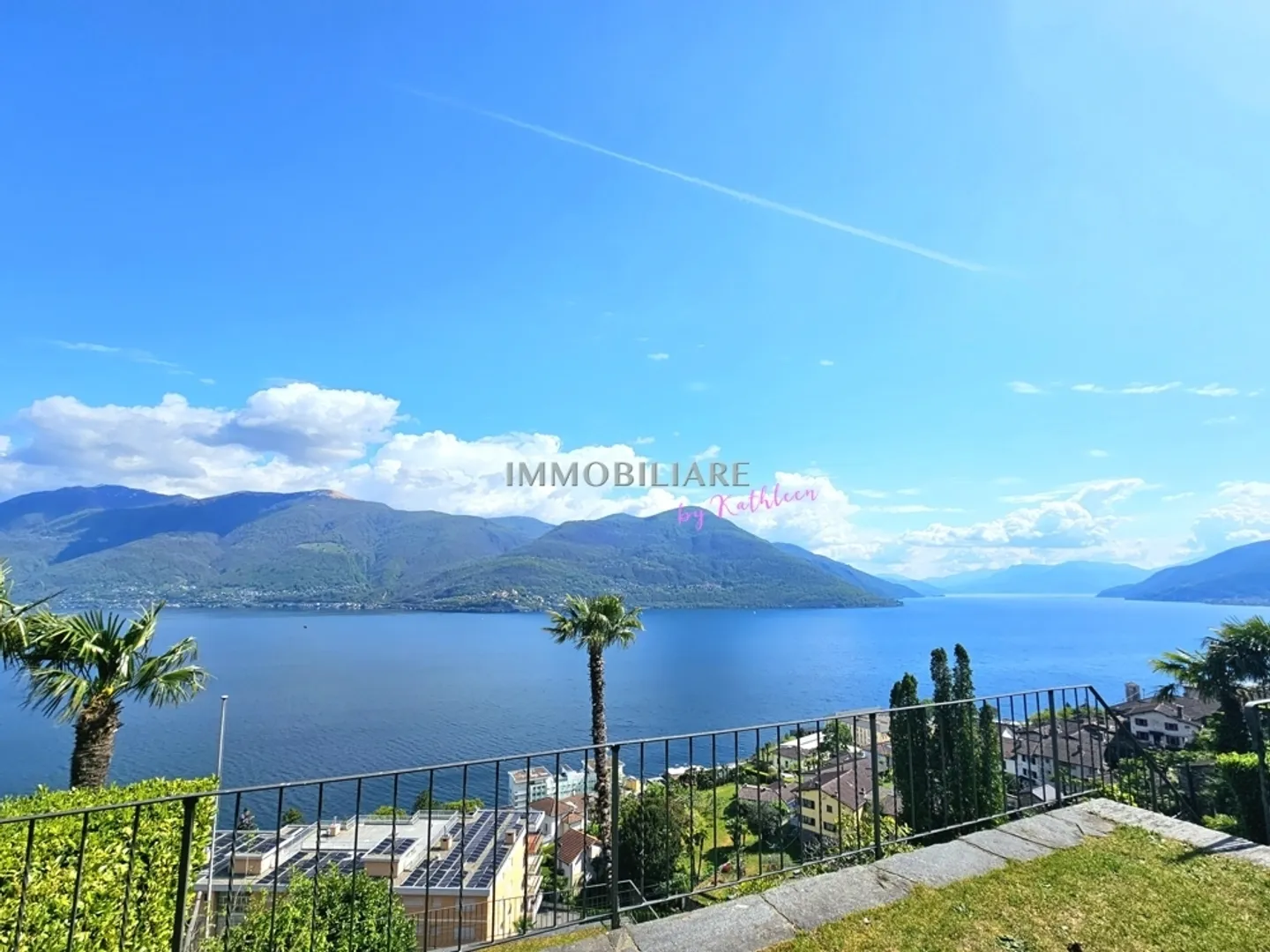 Holiday home with fantastic unobstructed lake view, garden + garage - Photo 10 of 12