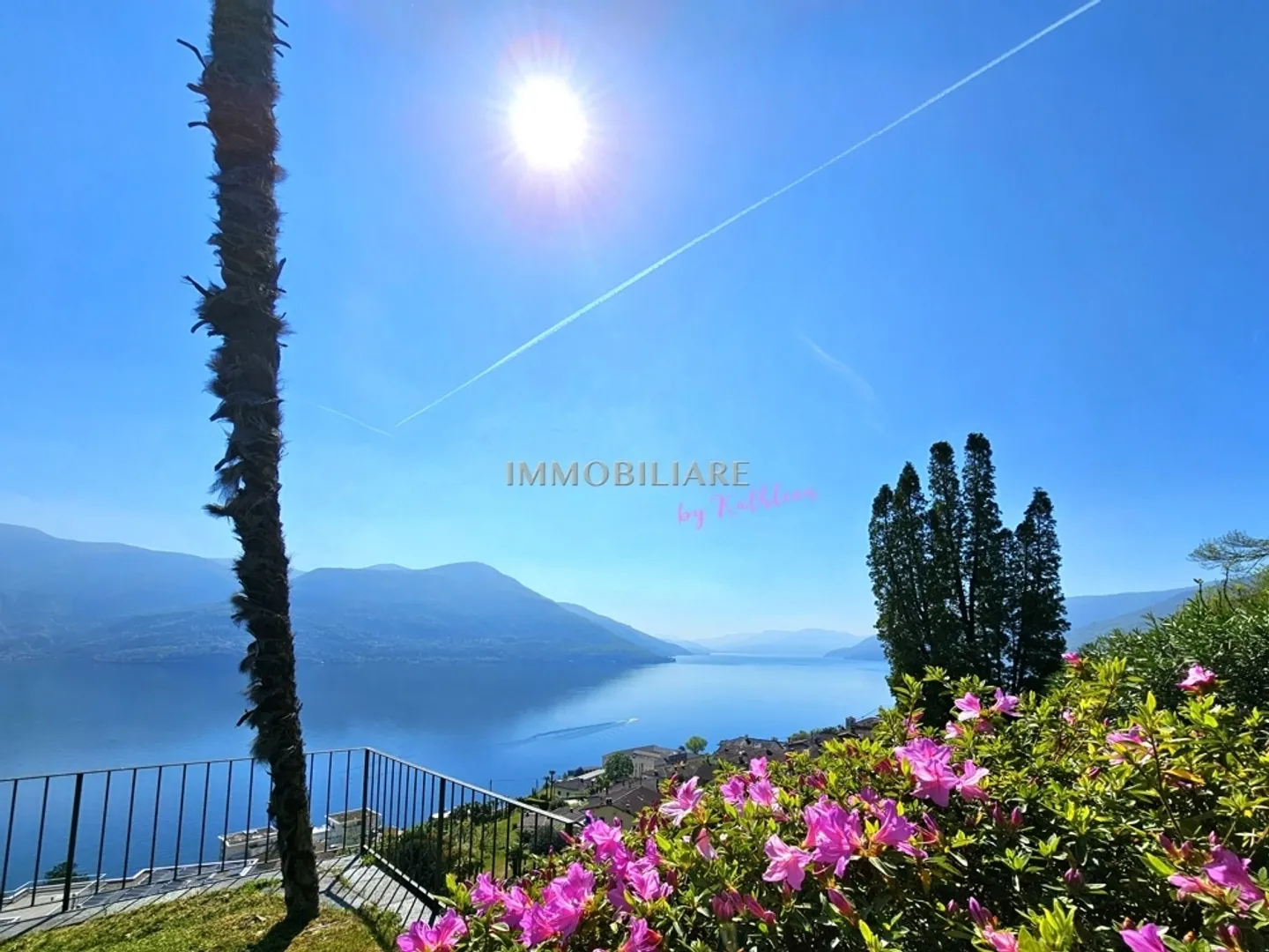 Holiday home with fantastic unobstructed lake view, garden + garage - Photo 11 of 12
