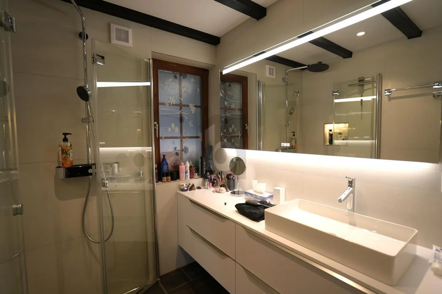 PRICE REDUCTION!! NEWLY RENOVATED WITH LARGE GARDEN - Photo 5 of 6