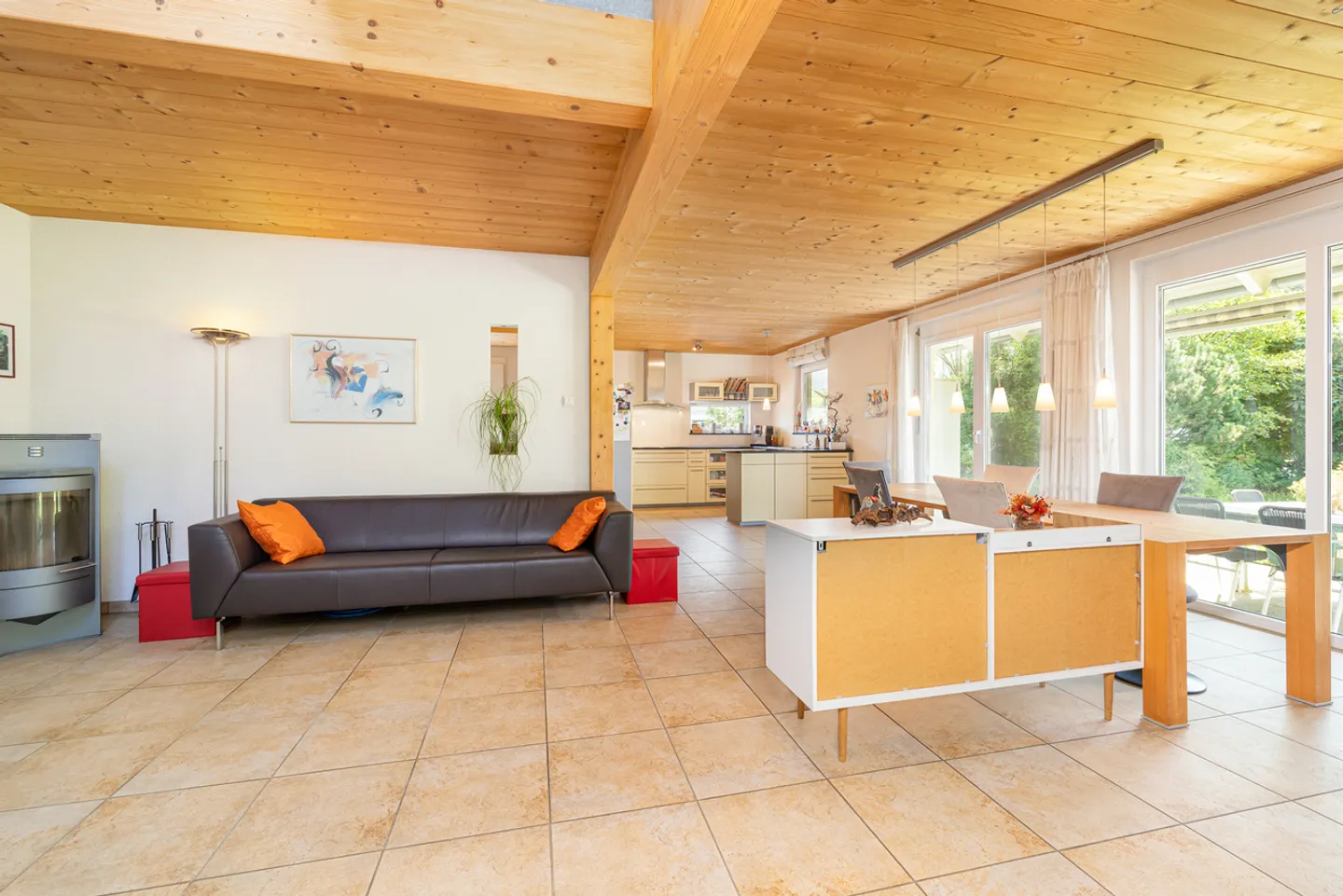Helles Holzhaus im Loftstil - Foto 4 von 13