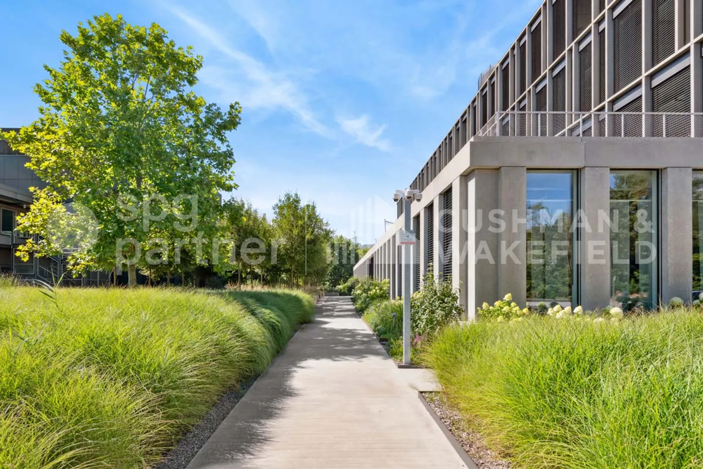 Ateliers High-Tech et Bureaux - Photo 2 sur 13
