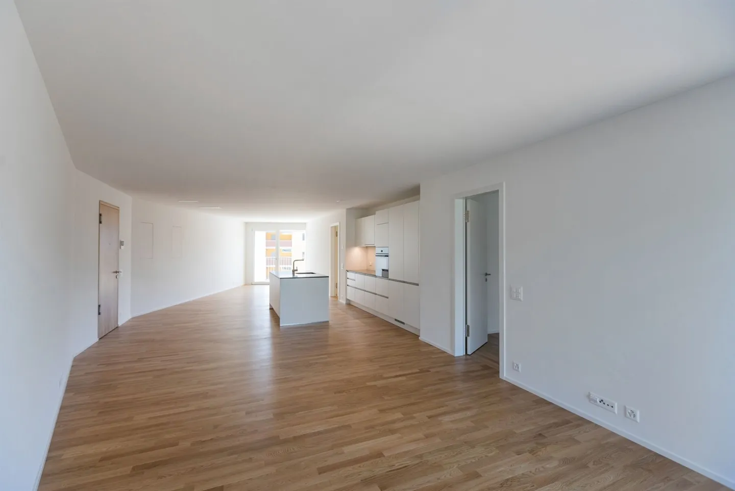 3.5 Room Apartment - Photo 2 of 7