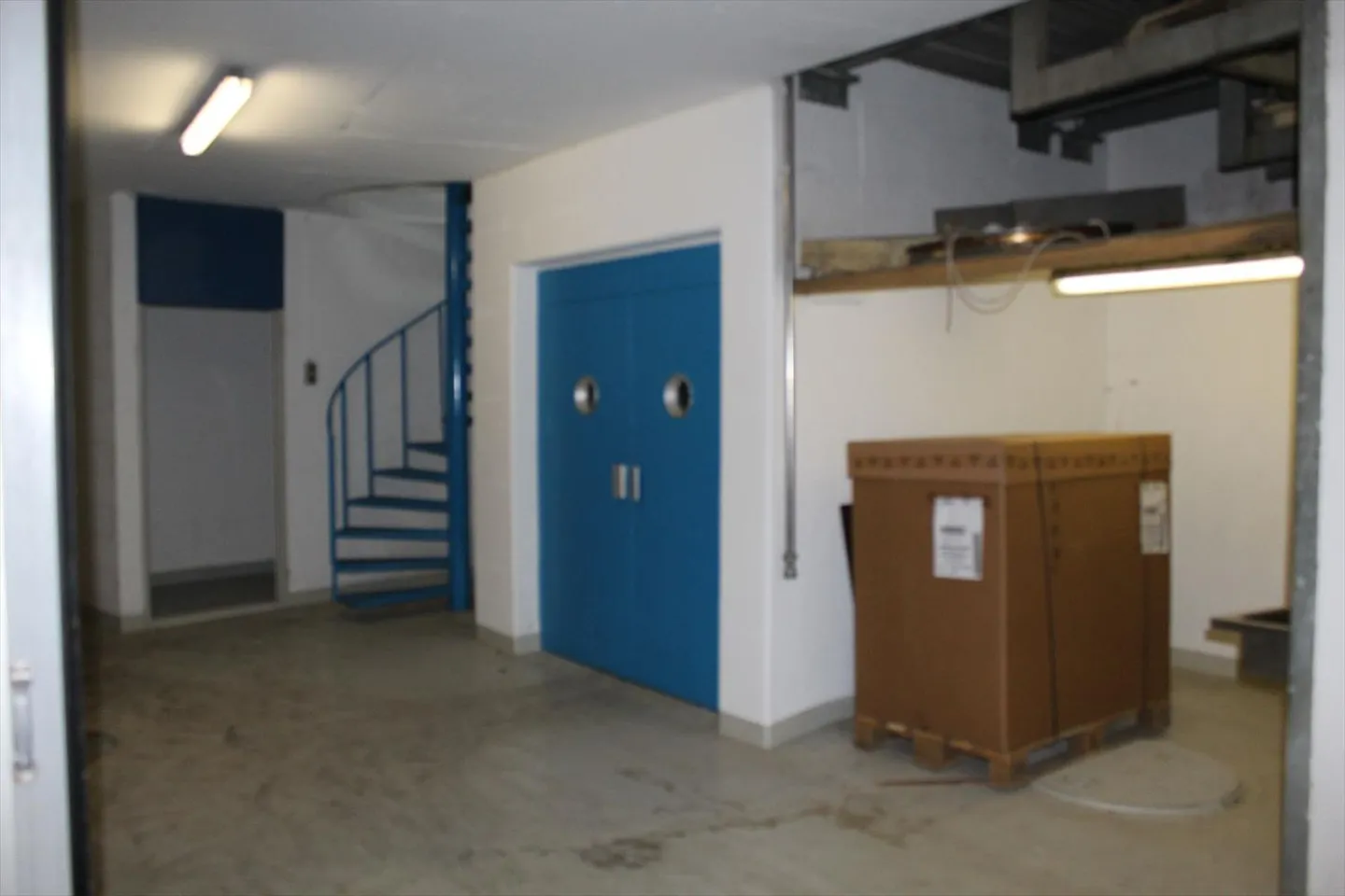 Lager | Weinkeller | Ausgestatteter Lagerraum - Foto 2 von 13