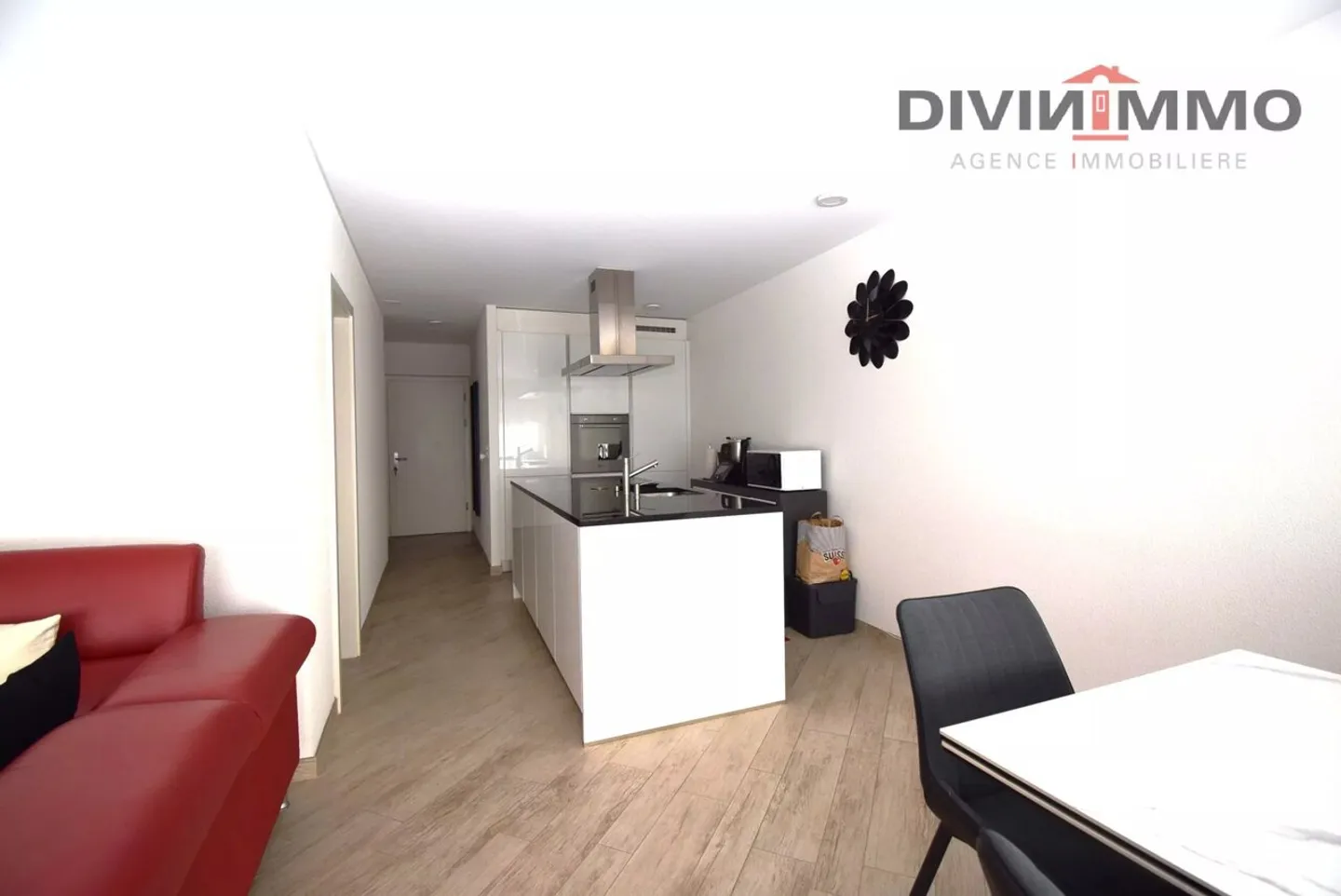 Bel appartement de luxe au cœur du village avec deux garages - Photo 5 sur 12