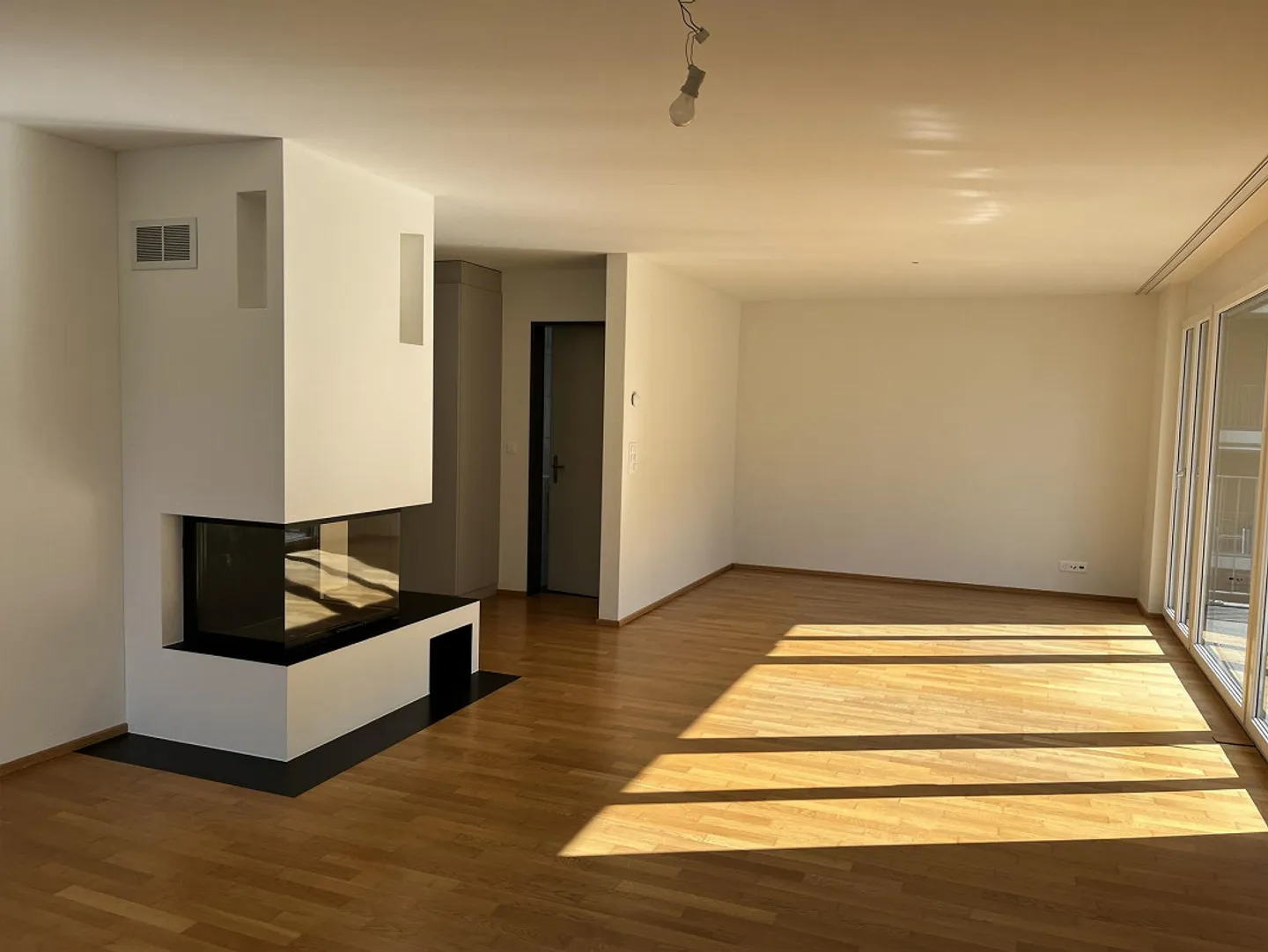 con accesso privato al lago e ampio spazio per ufficio/pratica - Foto 4 di 15