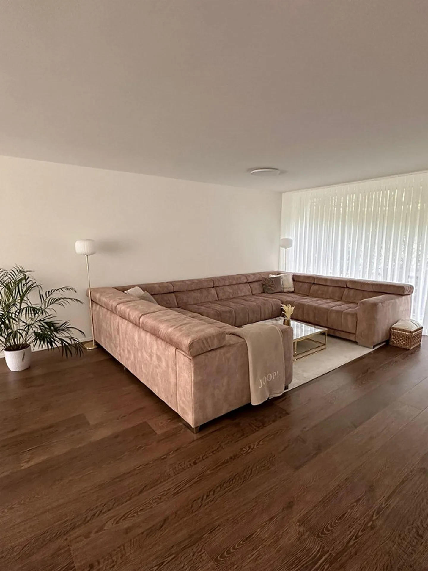 Cercasi nuovo inquilino per un bellissimo appartamento di 5,5 stanze con vista lago - Foto 3 di 12