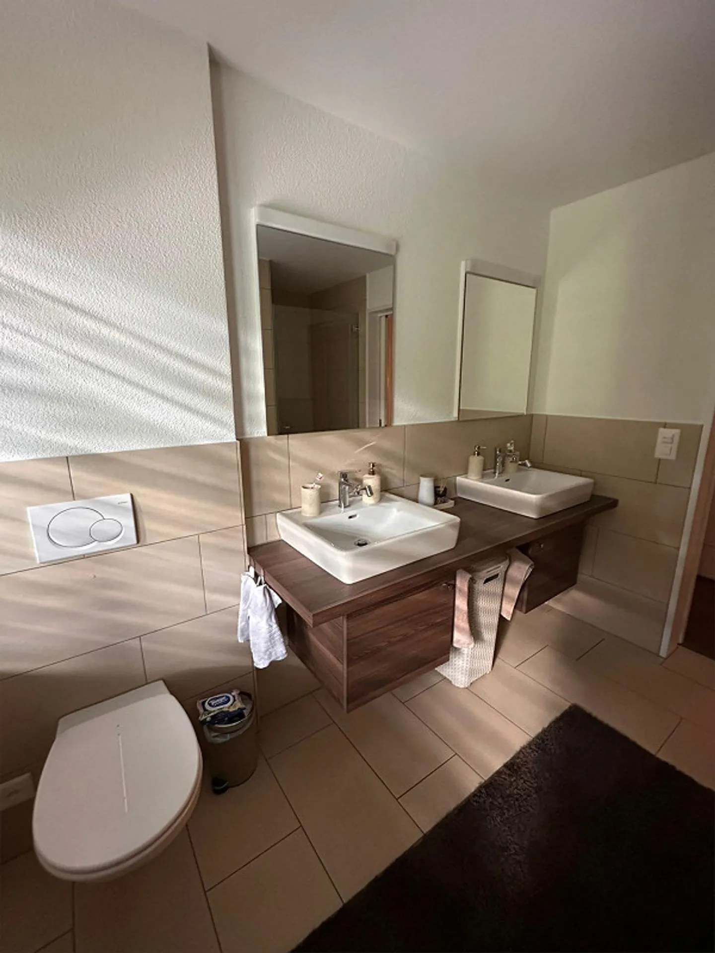 Cercasi nuovo inquilino per un bellissimo appartamento di 5,5 stanze con vista lago - Foto 9 di 12