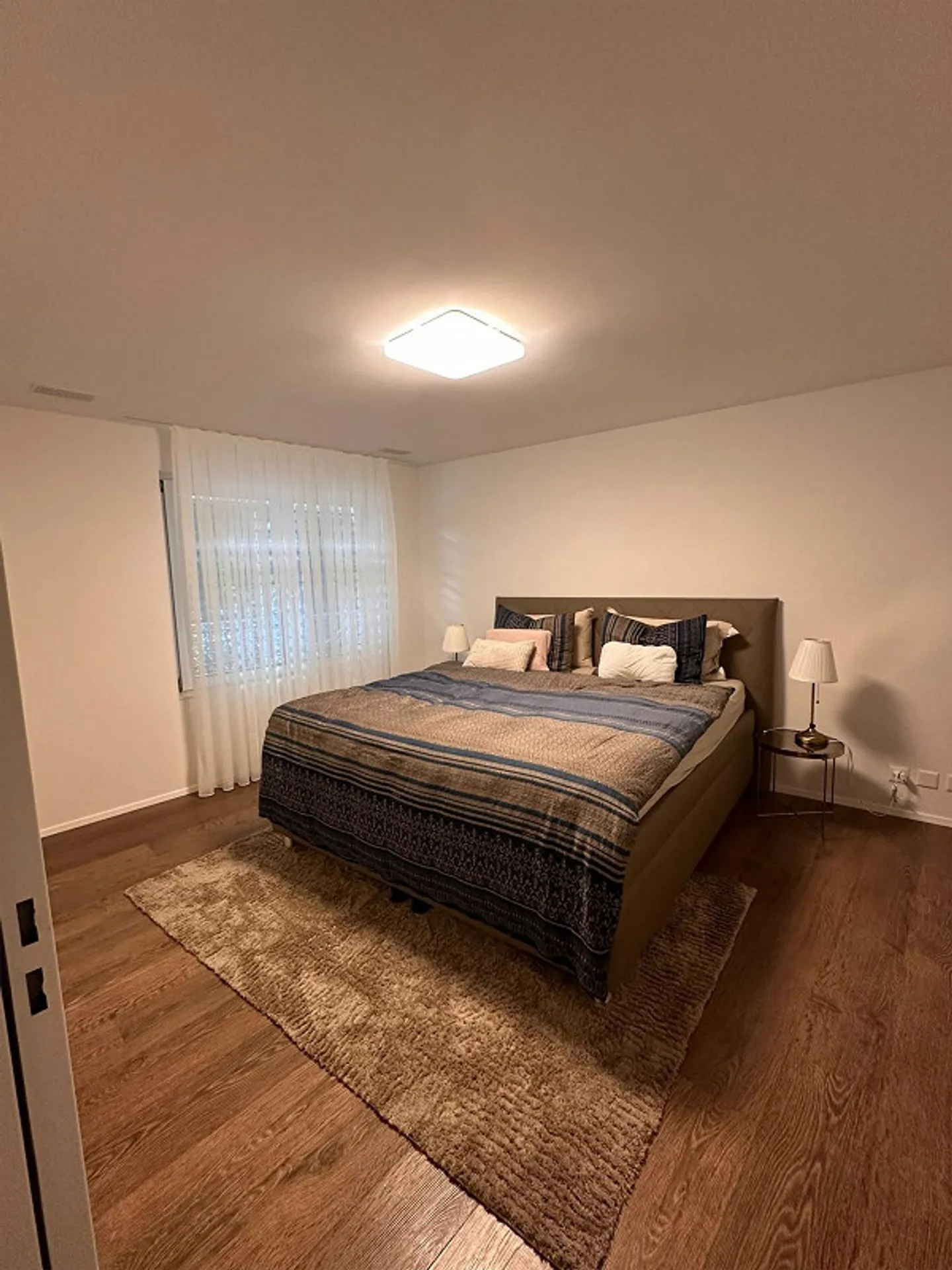 Cercasi nuovo inquilino per un bellissimo appartamento di 5,5 stanze con vista lago - Foto 6 di 12