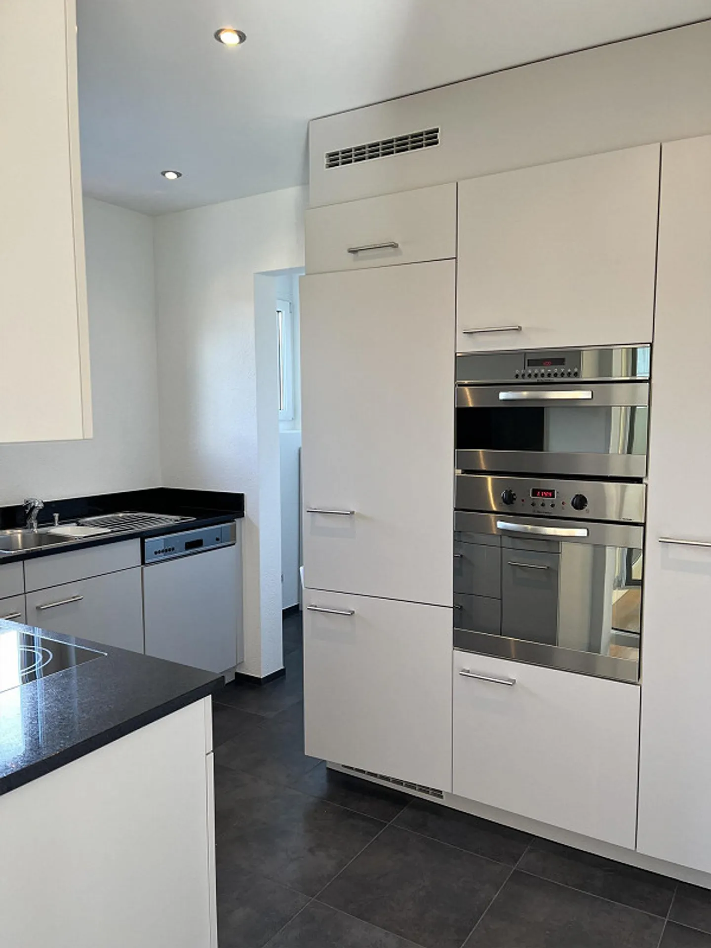 con accesso privato al lago e ampio spazio per ufficio/pratica - Foto 8 di 15