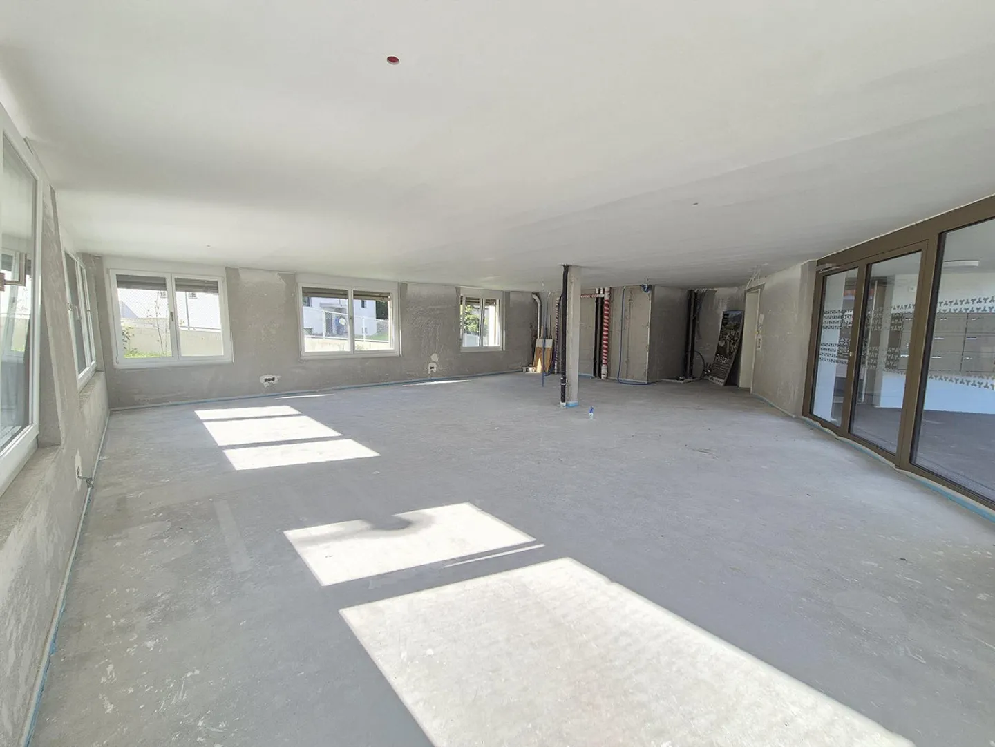 New build 85 m2 commercial premises - Photo 2 of 3