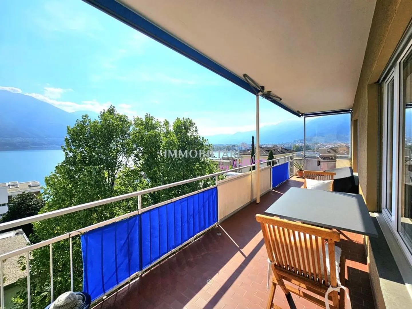 Votre place au premier rang au lac Majeur : Attique avec piscine intérieure et cheminée - Photo 1 sur 25