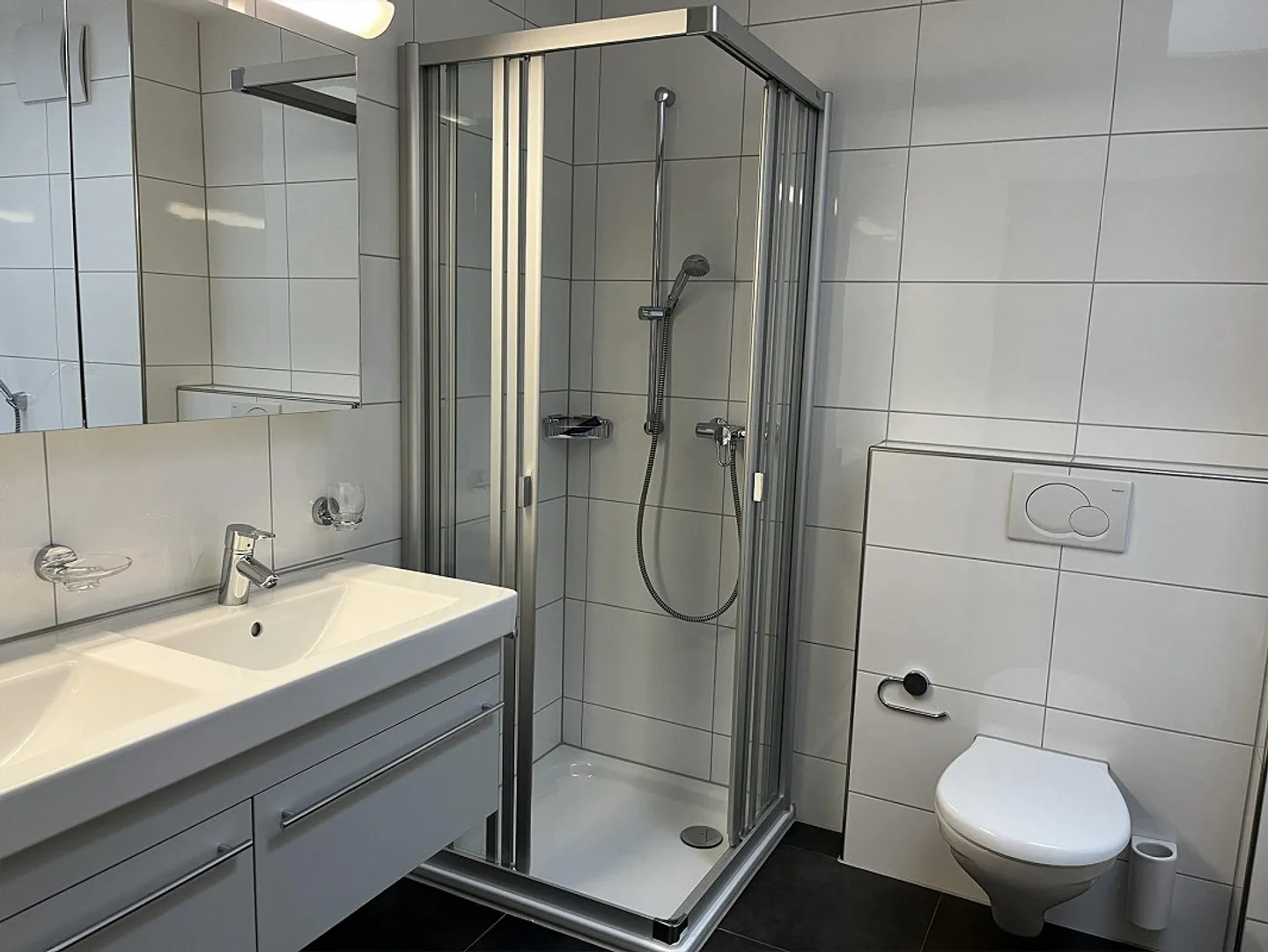con accesso privato al lago e ampio spazio per ufficio/pratica - Foto 11 di 15