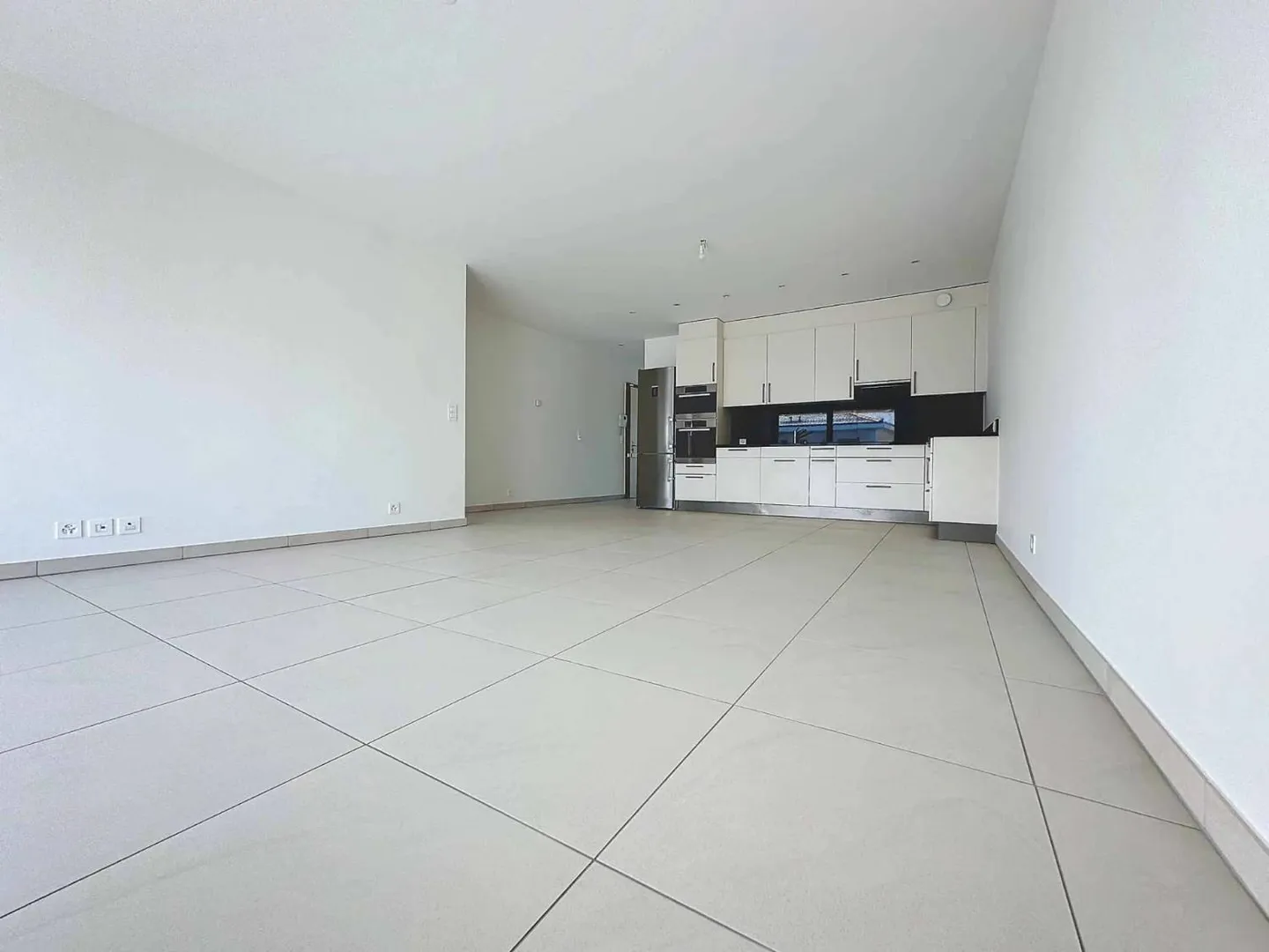 Appartement moderne avec balcon - Photo 2 sur 12
