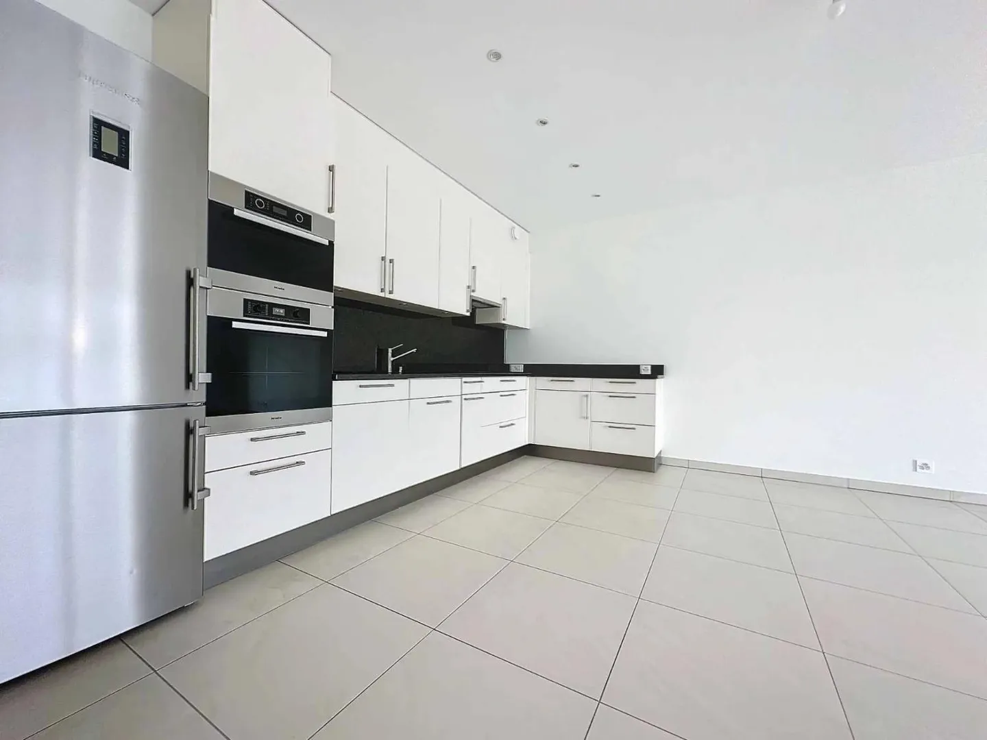 Appartement moderne avec balcon - Photo 3 sur 12