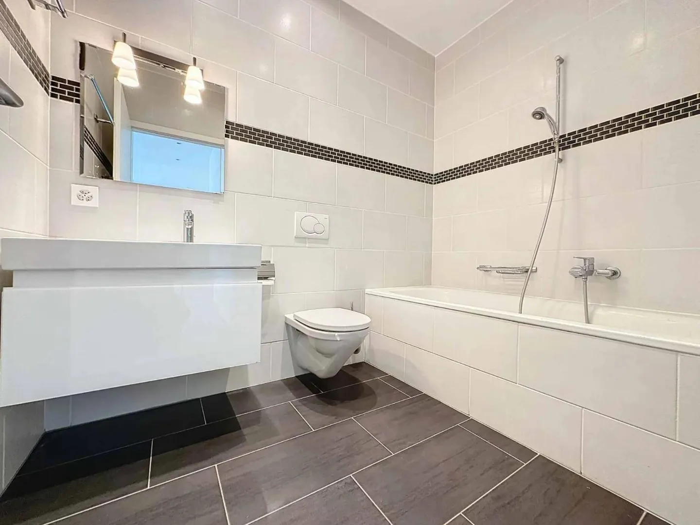 Appartement moderne avec balcon - Photo 11 sur 12