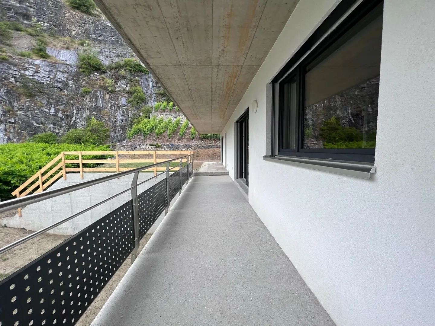 Magnificent and bright studio with balcony - Photo 4 of 5