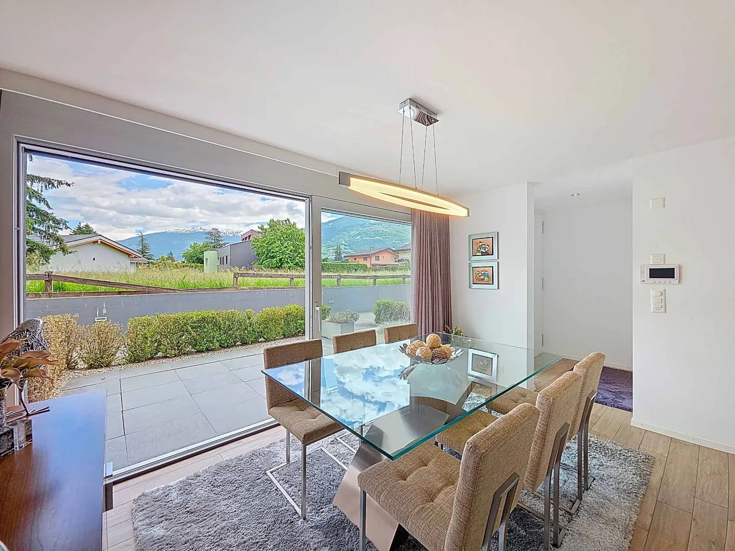 Appartamento in una casa bifamiliare con giardino privato - Foto 4 di 10