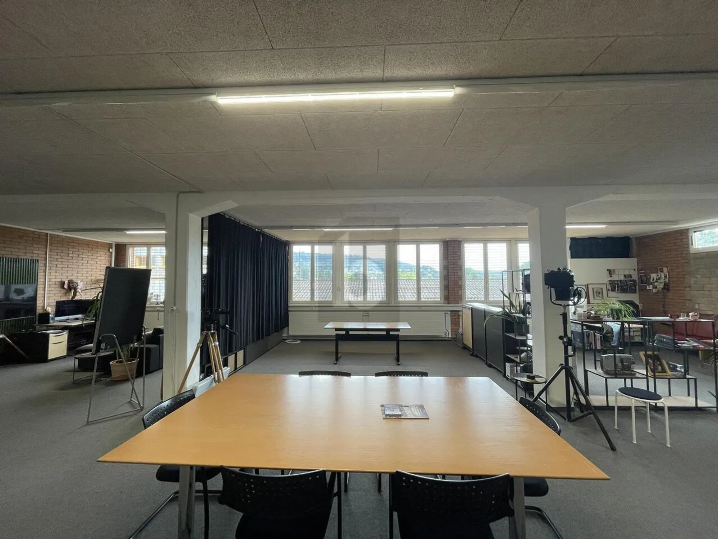 SPACIOUS AND IDEAL FOR CREATIVE WORK - Photo 2 of 6