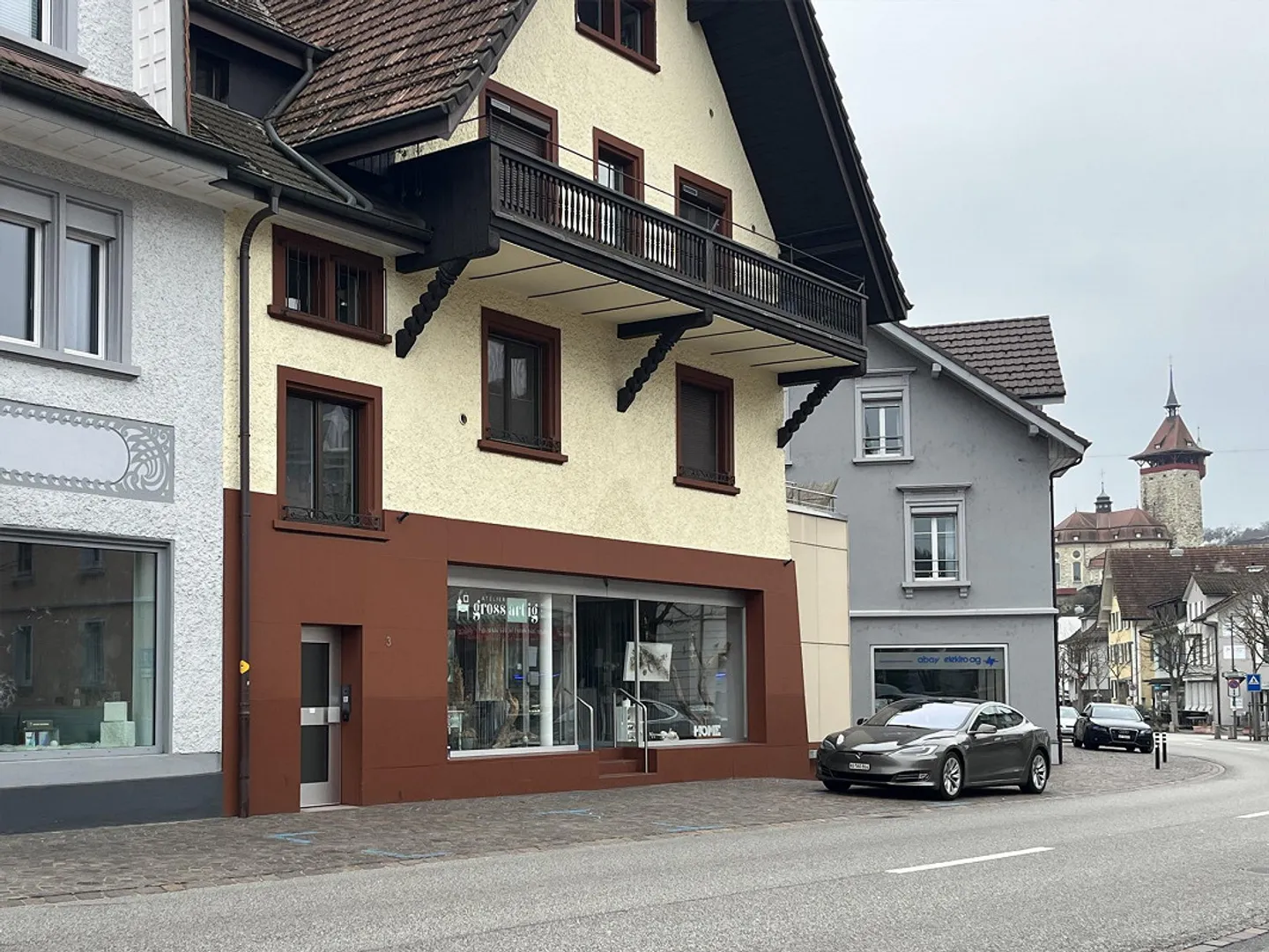 Spazio commerciale spazioso direttamente sulla strada principale - Foto 1 di 2