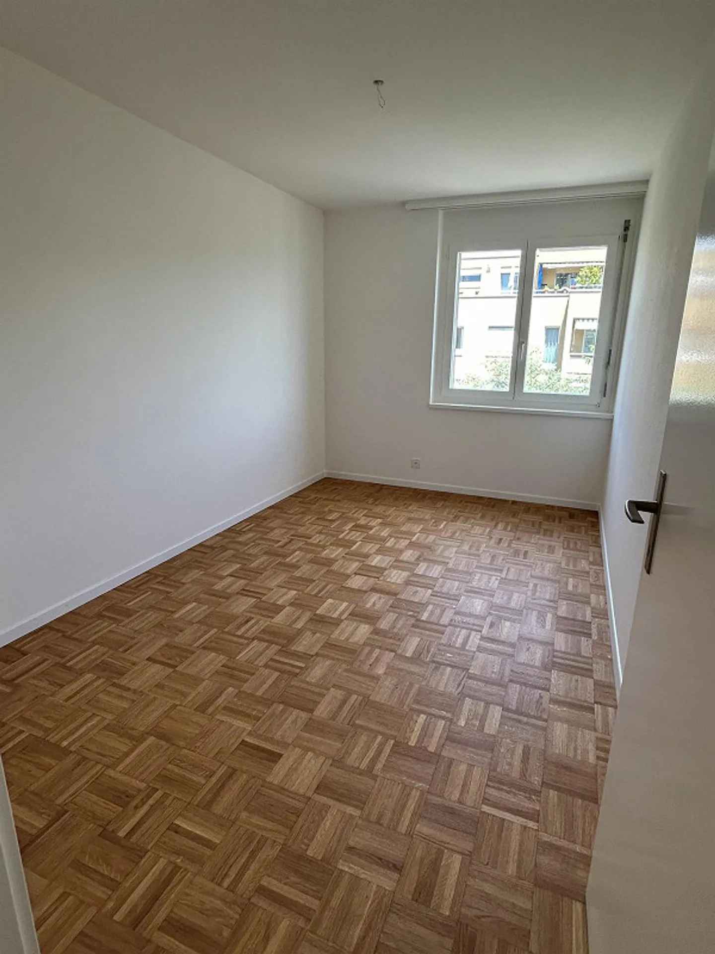 Appartement lumineux avec balcon, cheminée et équipements modernes - Photo 7 sur 8
