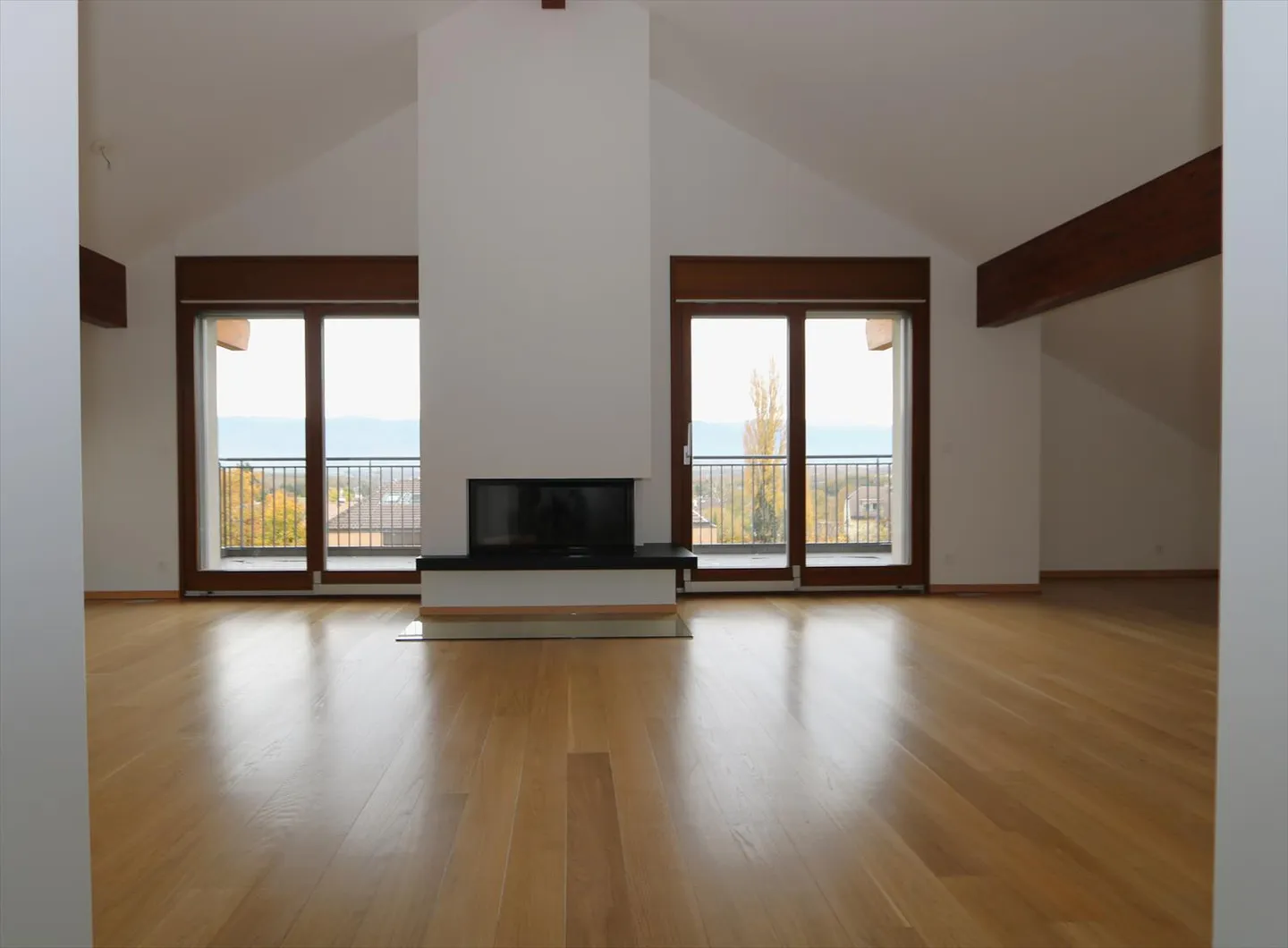 Duplex-Wohnung mit 7,5 Zimmern und Terrasse in Bernex - Foto 3 von 17