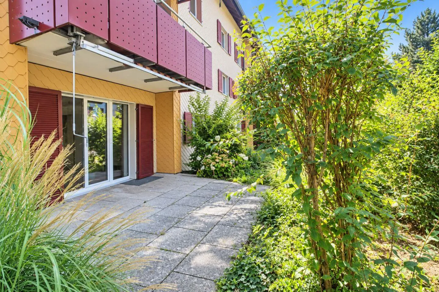 Moderne Wohnung mit grosszügigem Sitzplatz - Foto 1 von 9