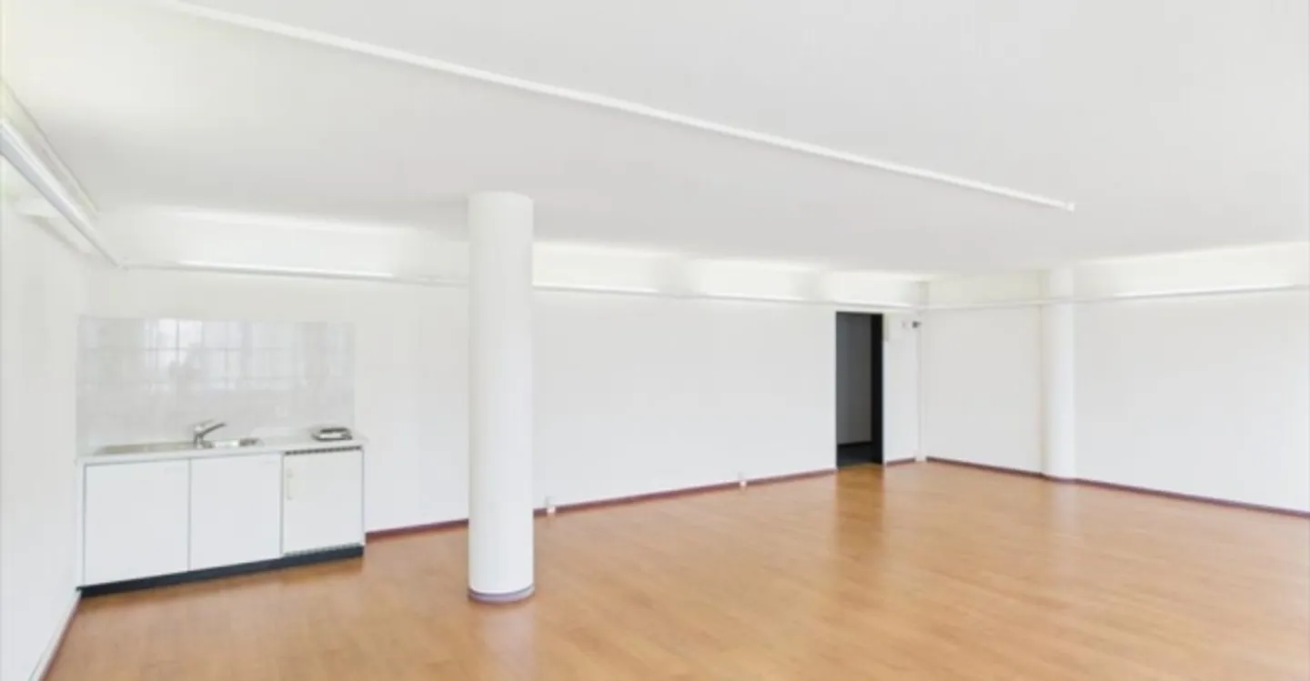 Office space for rent - Photo 1 of 4