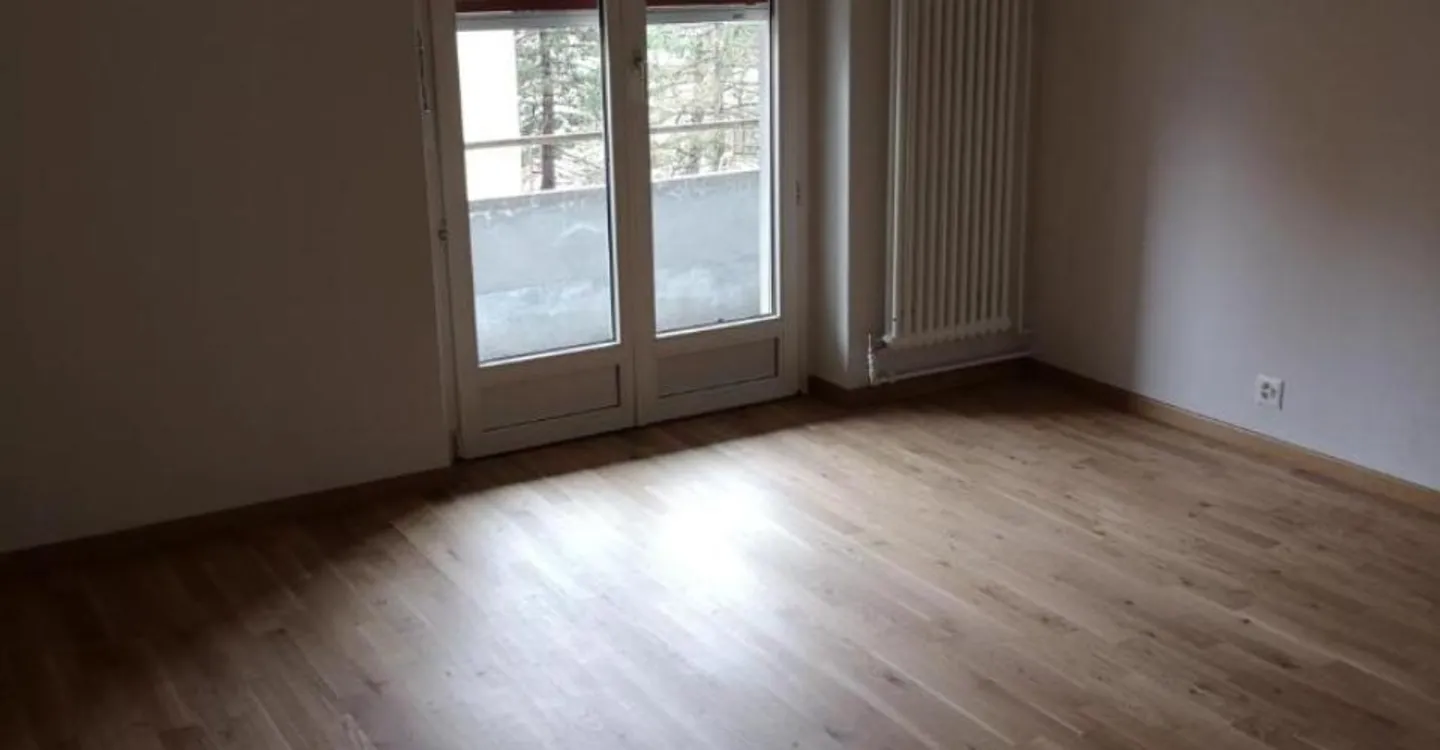 Charmant Appartement 3 Pièces - Photo 3 sur 8